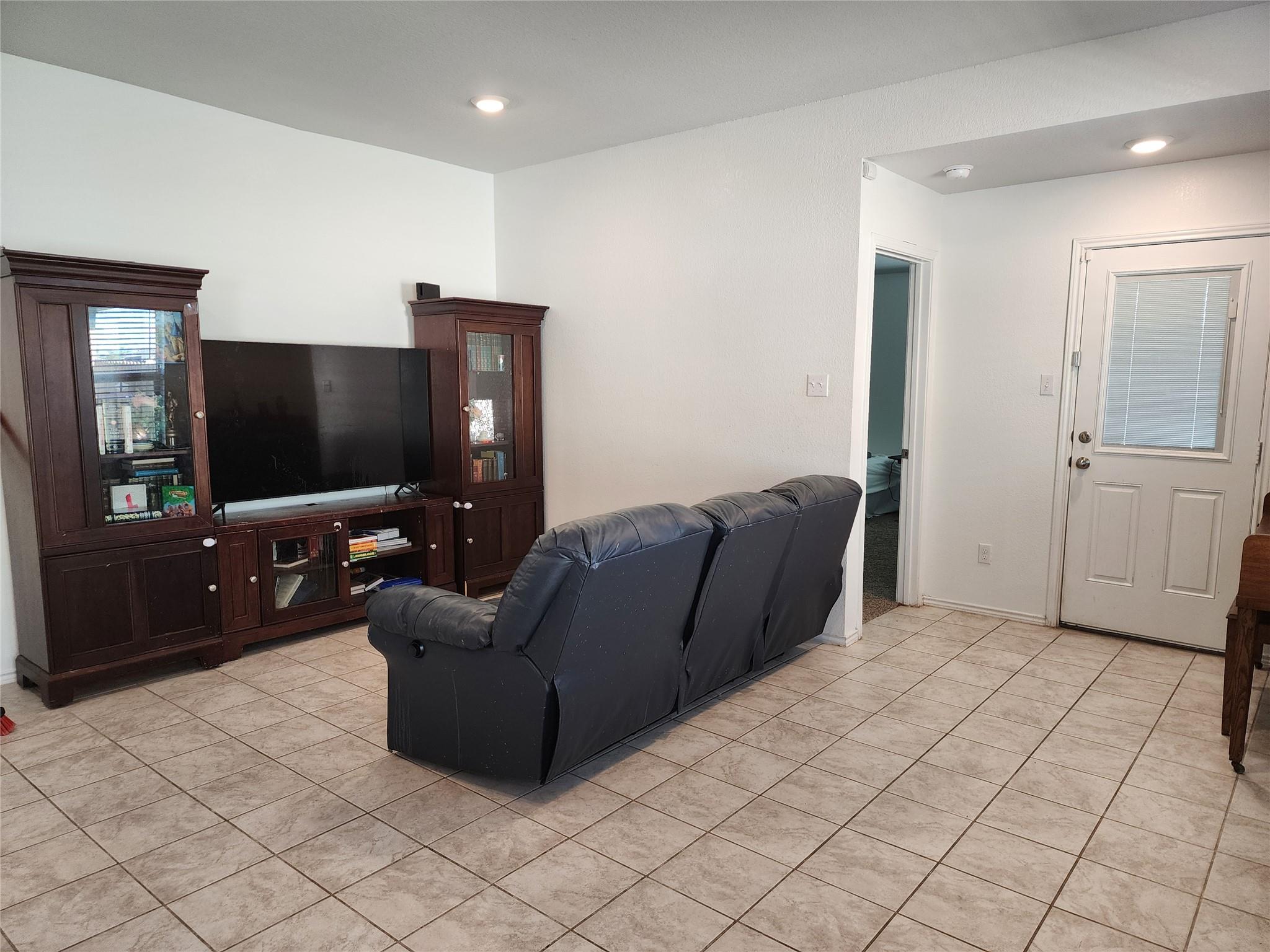 133 Hammond Ct, Jarrell, TX 76537