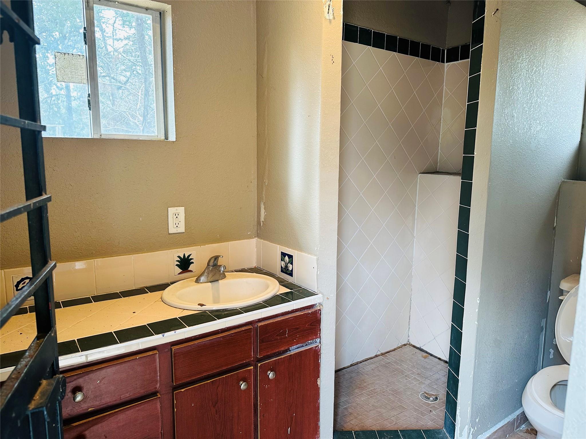 1053 Elm Crest Dr, New Ulm, TX 78950