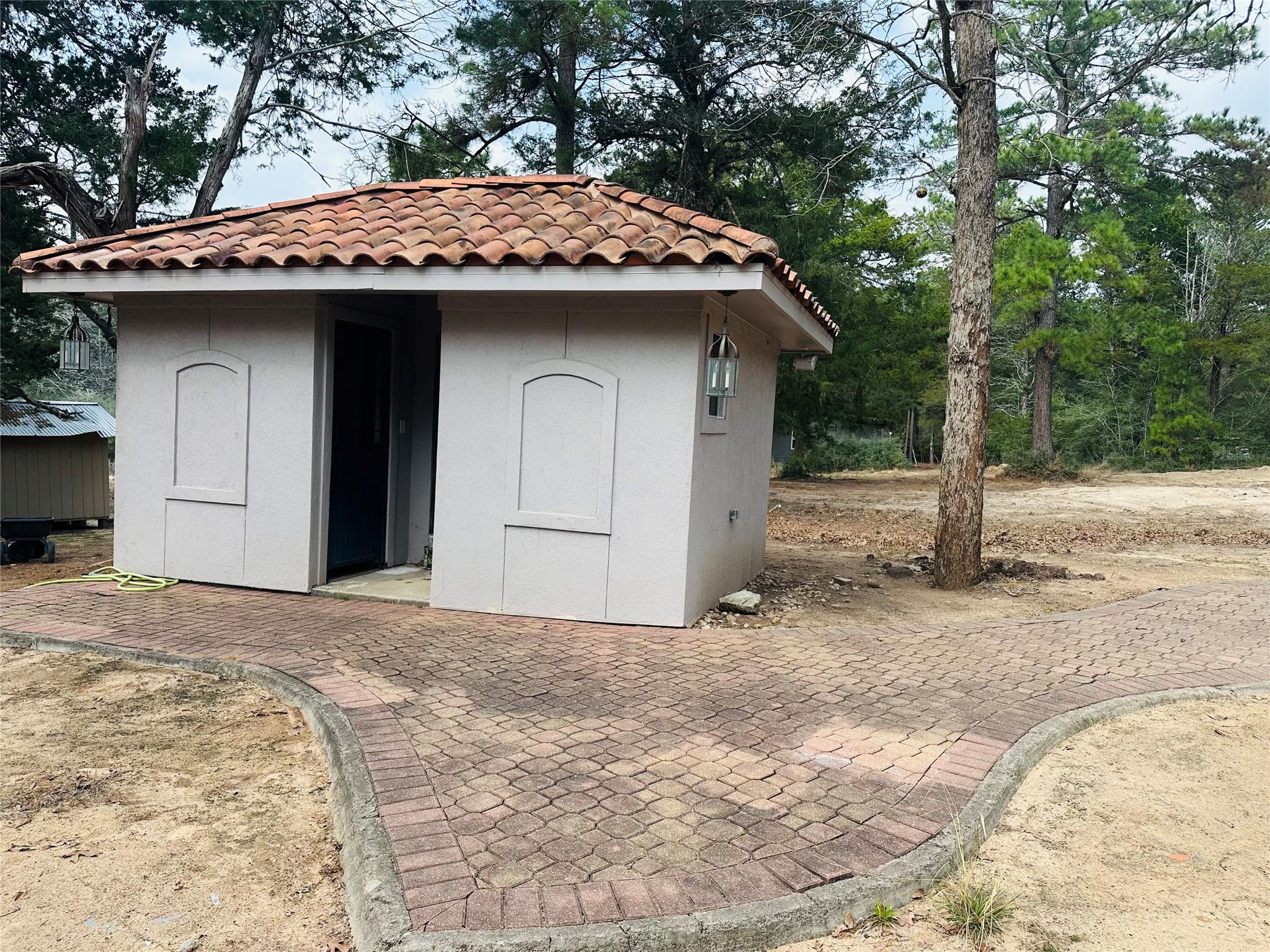 1053 Elm Crest Dr, New Ulm, TX 78950