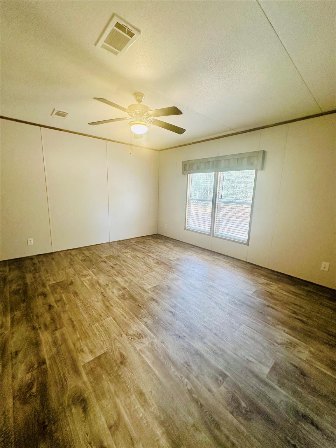 1053 Elm Crest Dr, New Ulm, TX 78950