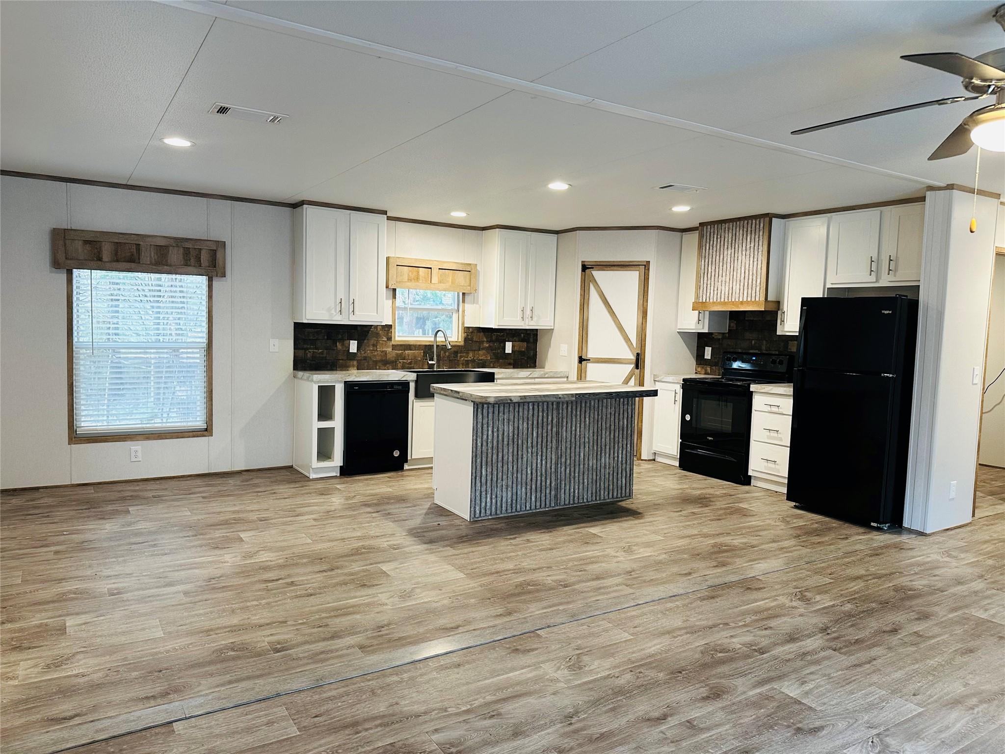 1053 Elm Crest Dr, New Ulm, TX 78950