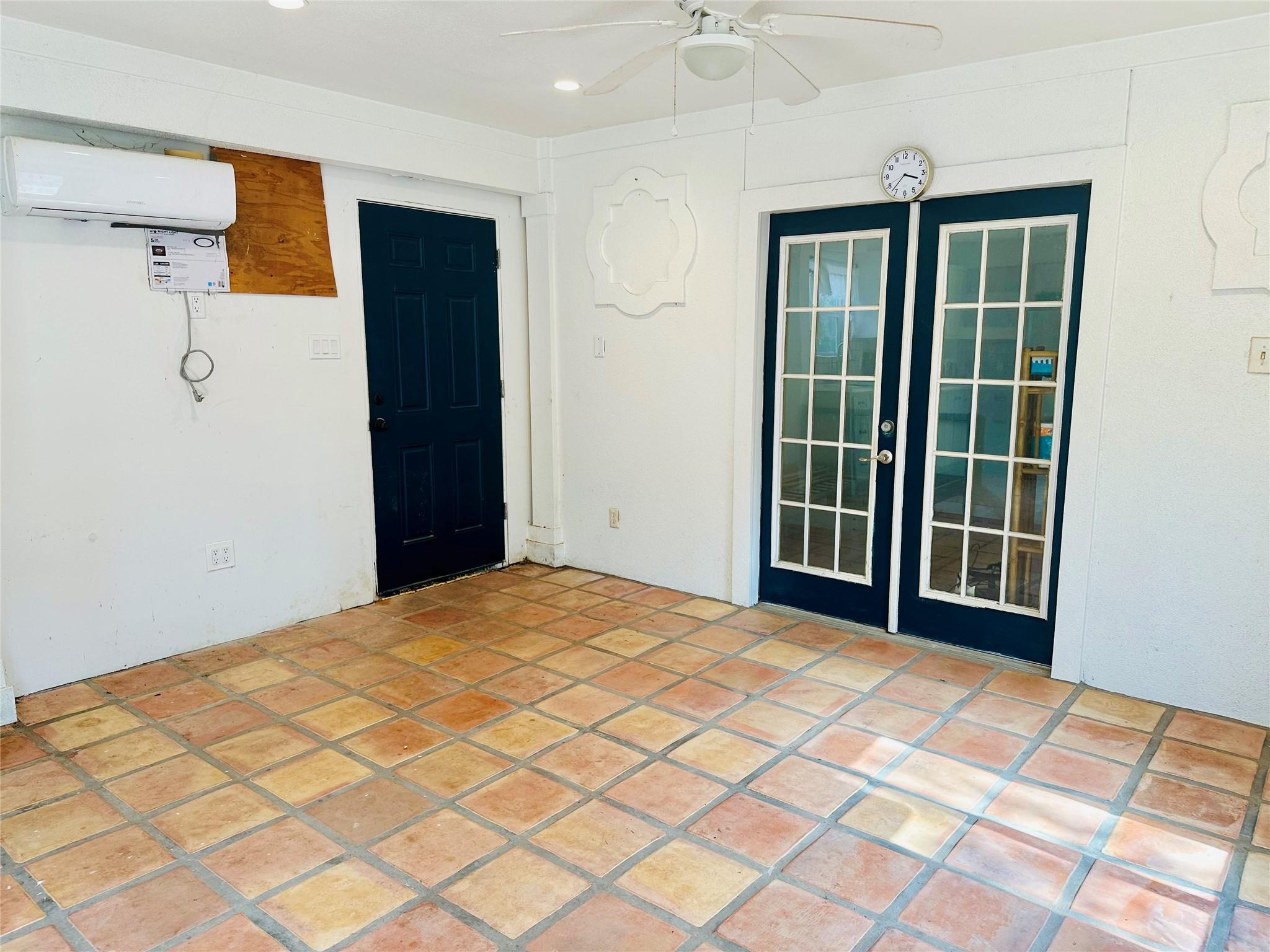 1053 Elm Crest Dr, New Ulm, TX 78950