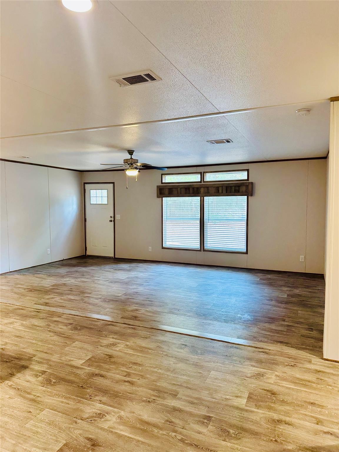 1053 Elm Crest Dr, New Ulm, TX 78950