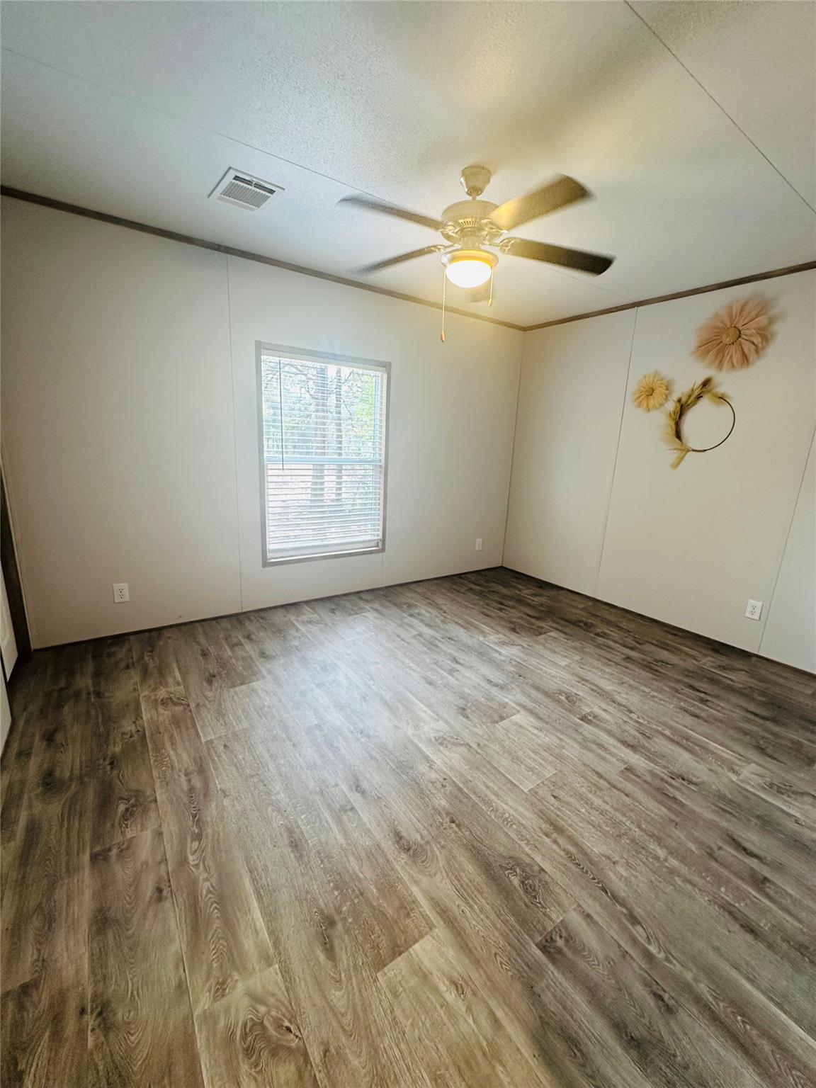 1053 Elm Crest Dr, New Ulm, TX 78950