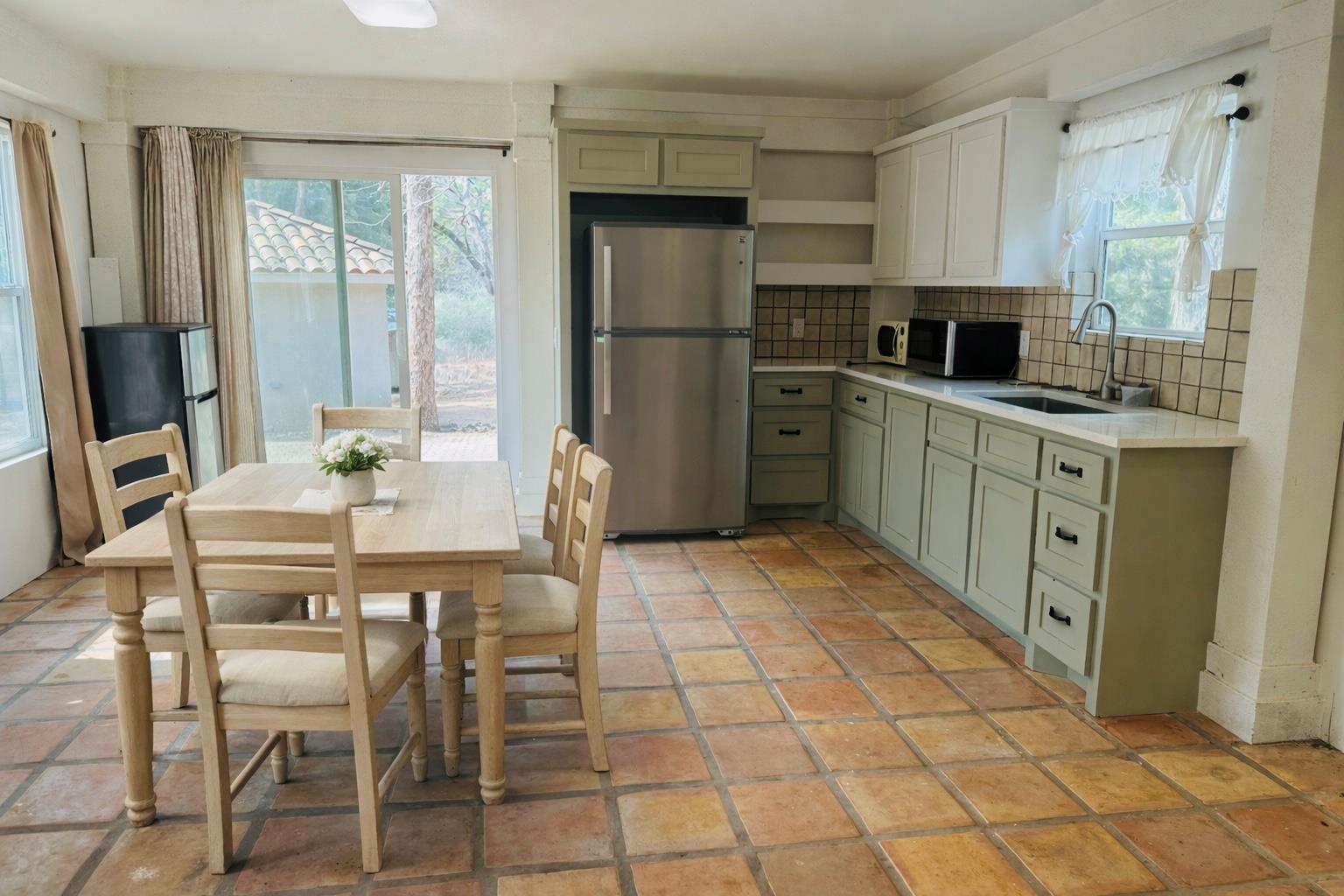 1053 Elm Crest Dr, New Ulm, TX 78950