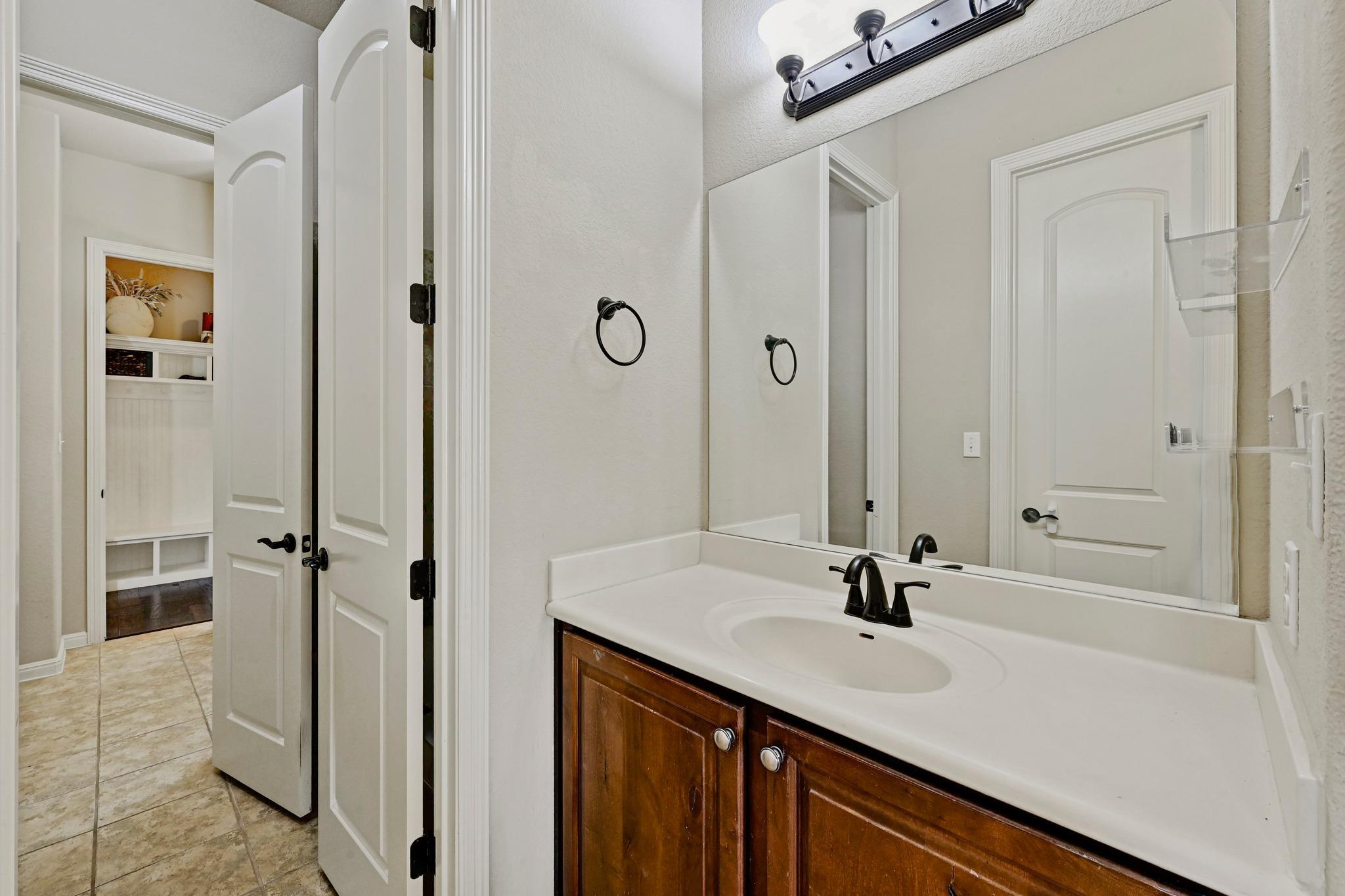 1812 Cantina Sky Dr, Leander, TX 78641