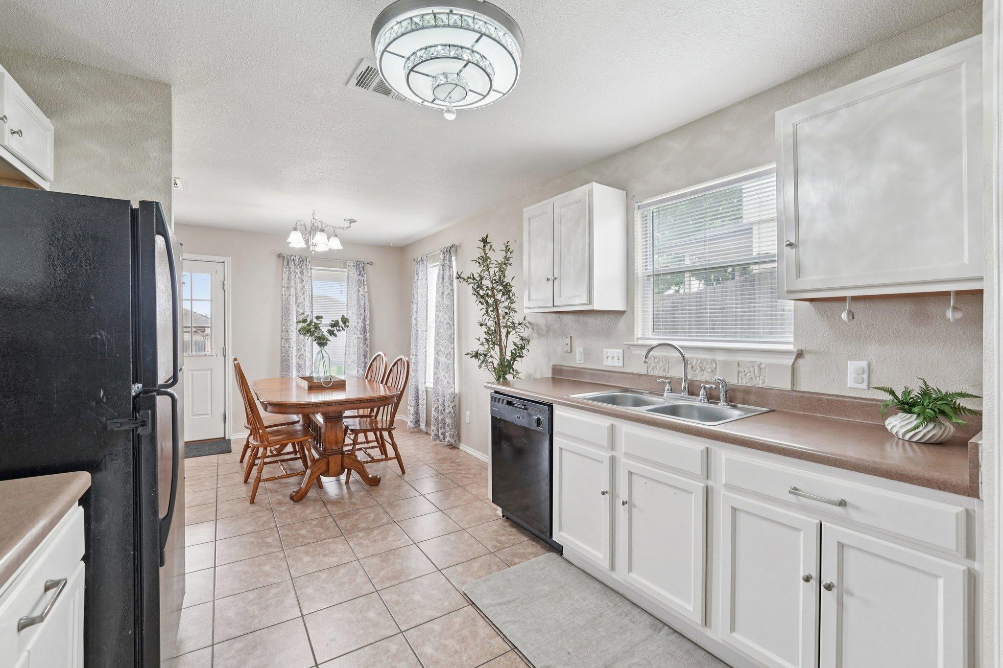 130 Killian Loop, Hutto, TX 78634