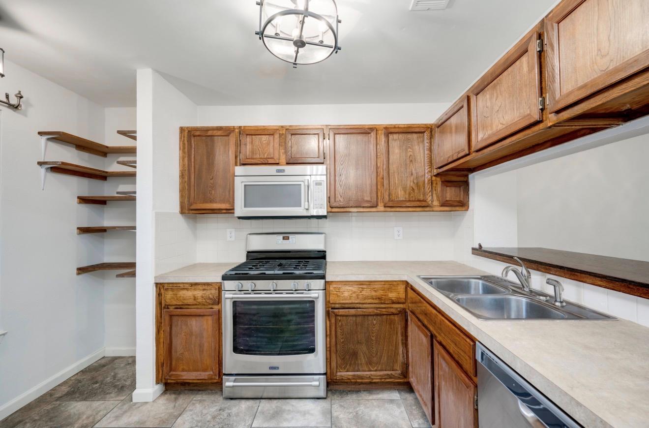 11821 Bittern Holw # 34, Austin, TX 78758