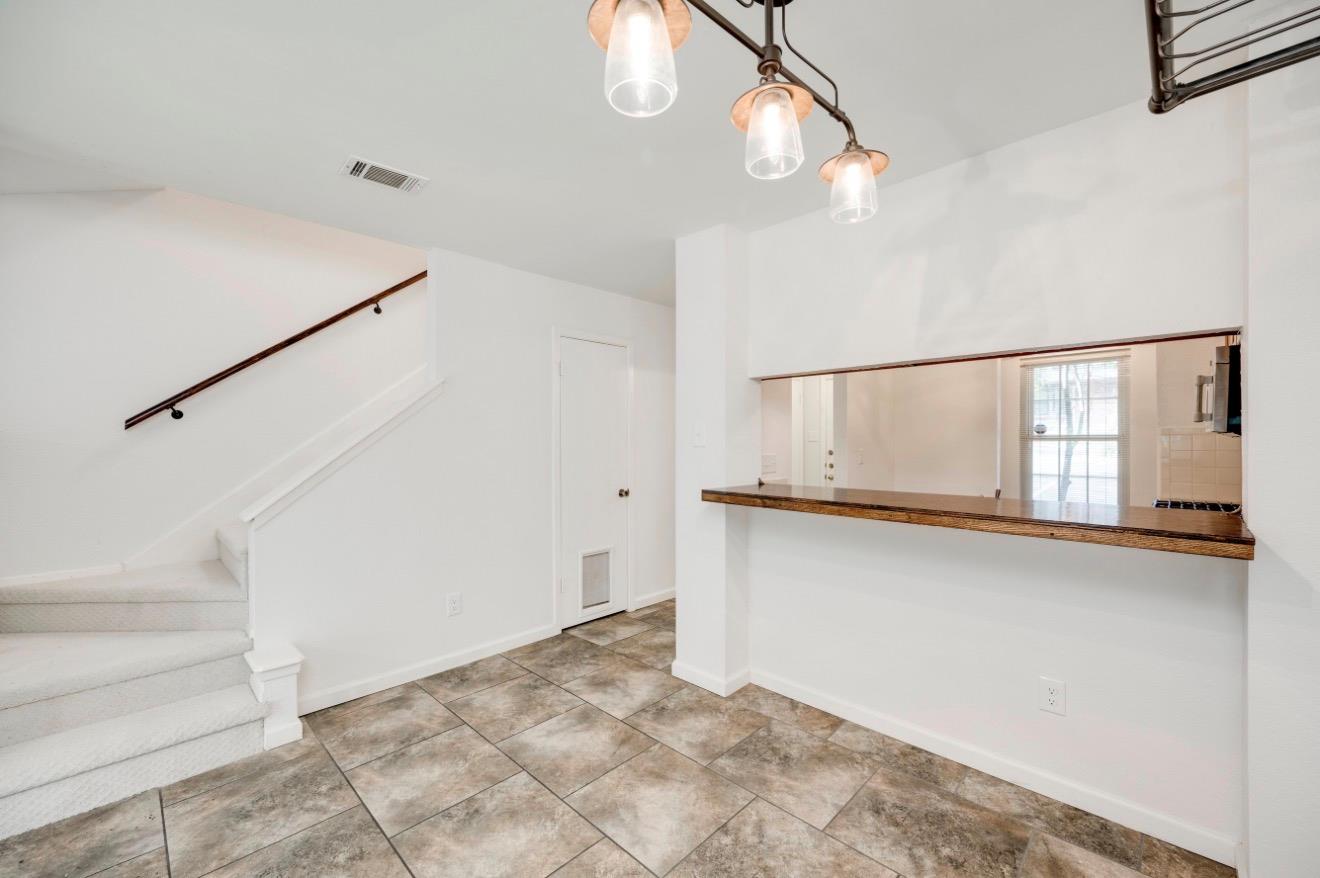 11821 Bittern Holw # 34, Austin, TX 78758