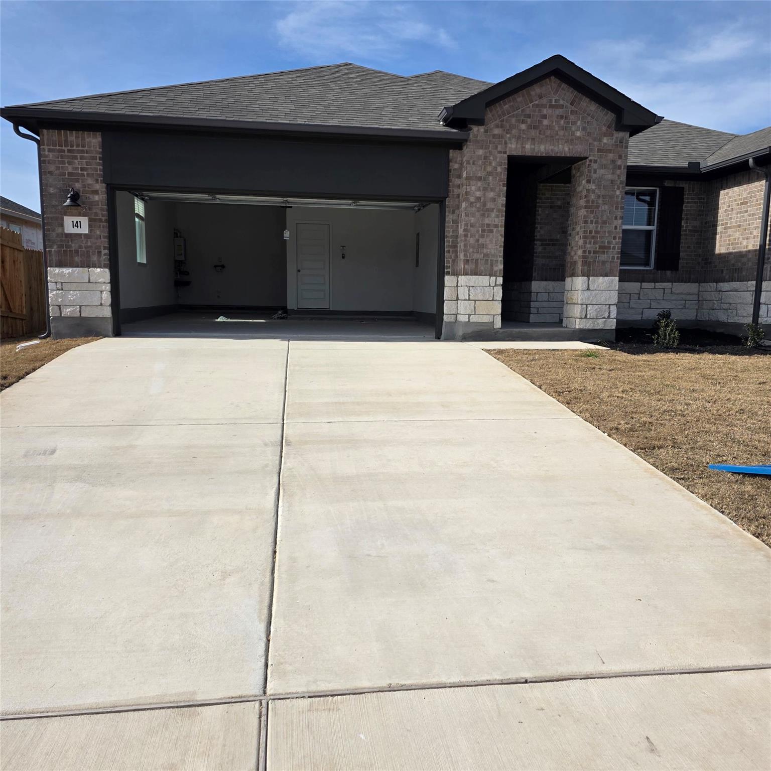 141 Pendleton Dr, Kyle, TX 78640