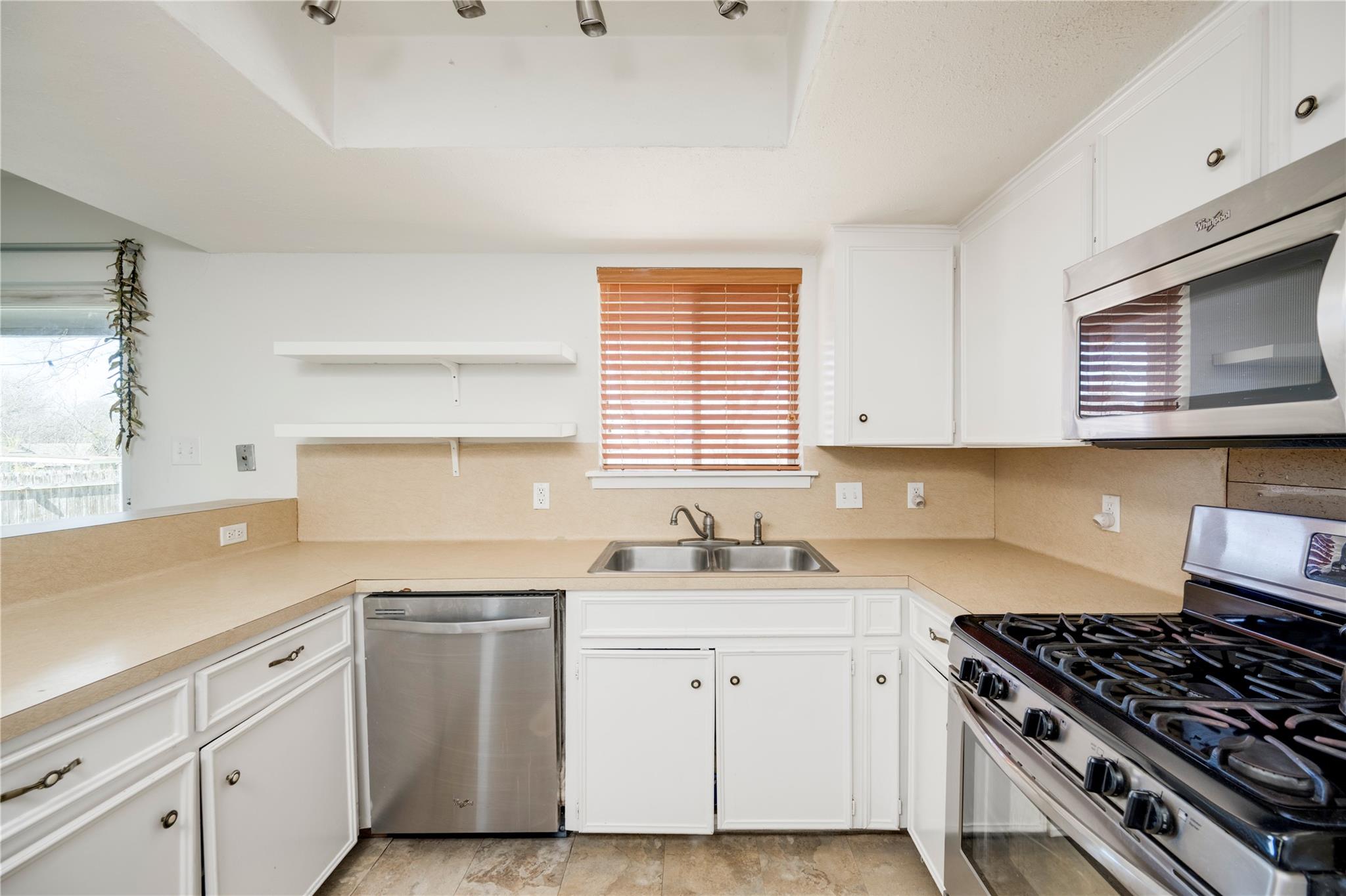 2004 Abbey Cir, Austin, TX 78727