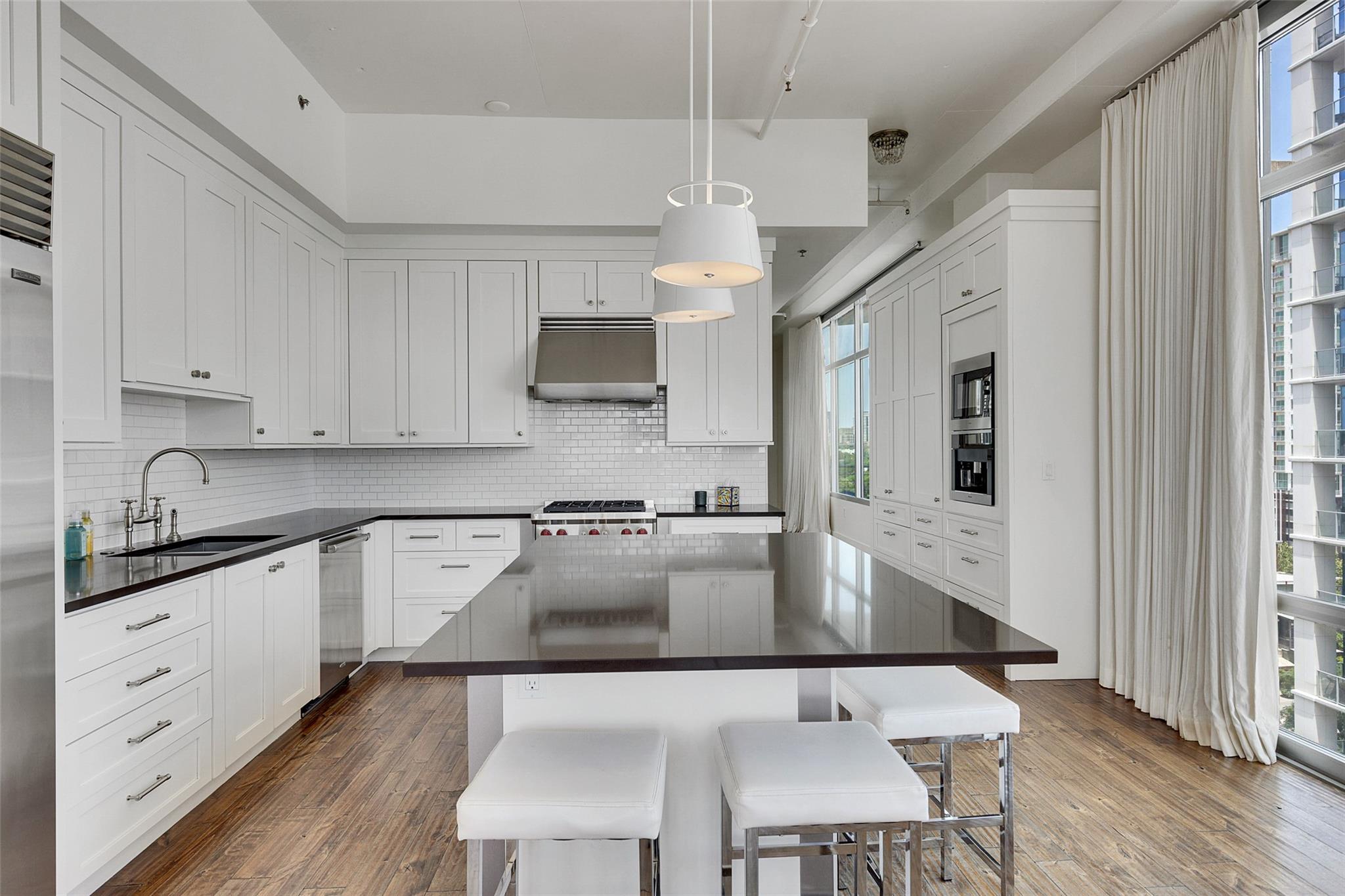 800 W 5th St # 1008, Austin, TX 78703