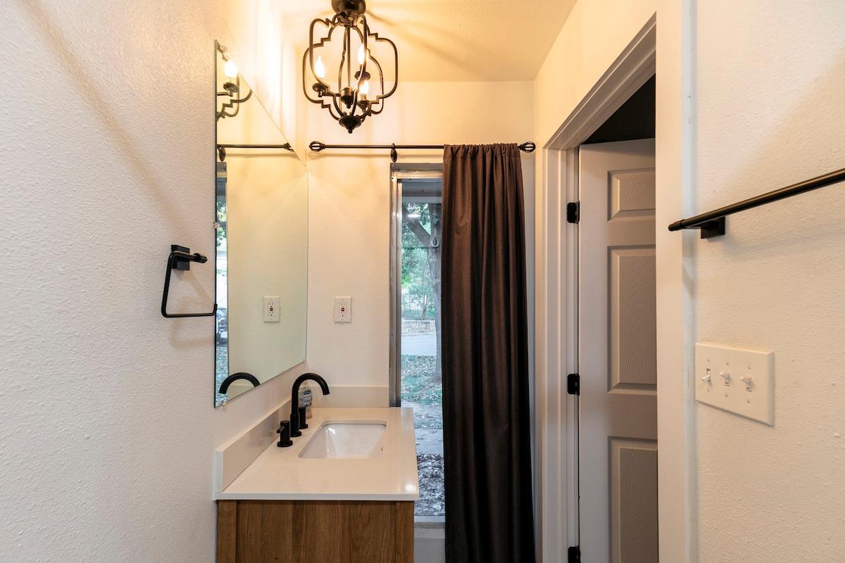 1707 Deerfield Dr, Austin, TX 78741