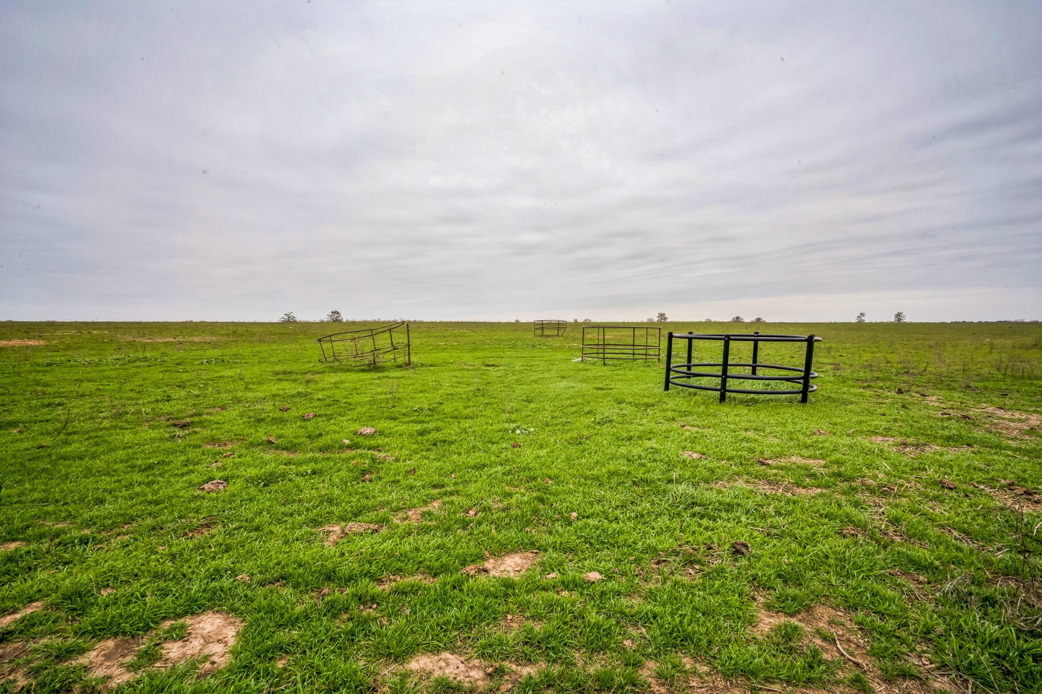 000 Callihan Rd, Luling, TX 78648