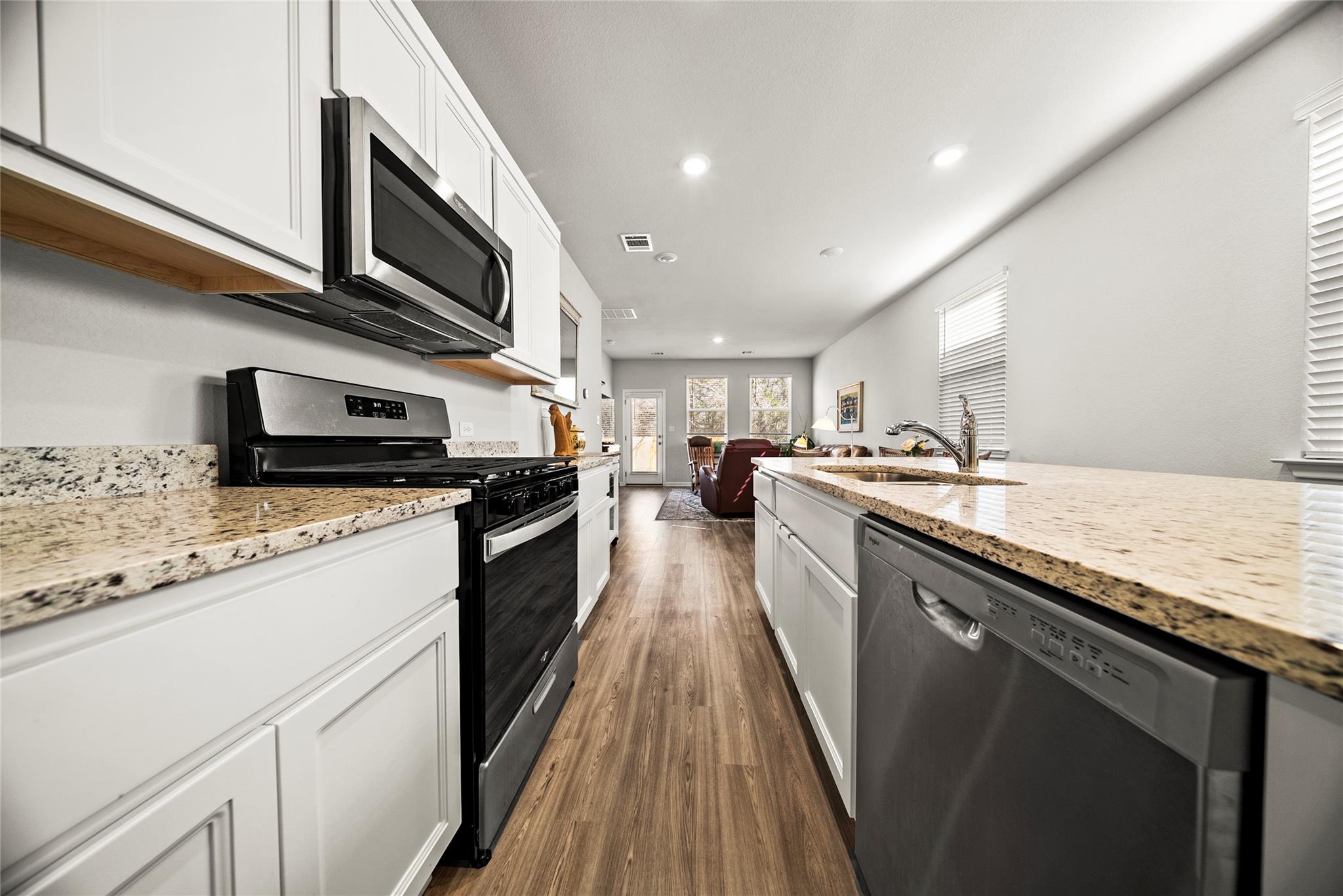 174 Bendecido Loop, Elgin, TX 78621