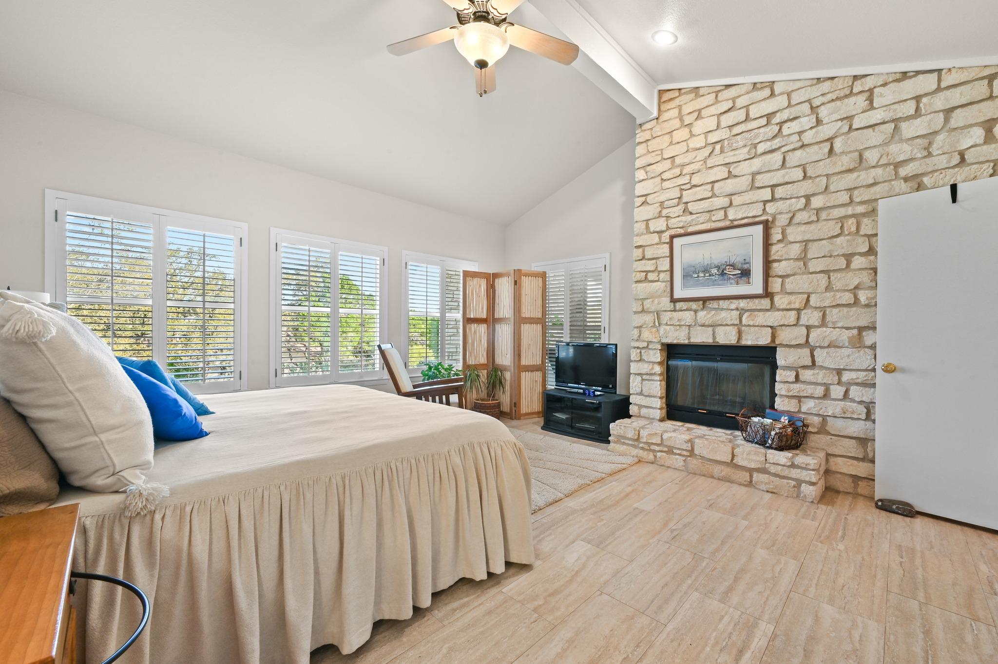 308 Nautilus Ave, Lakeway, TX 78738