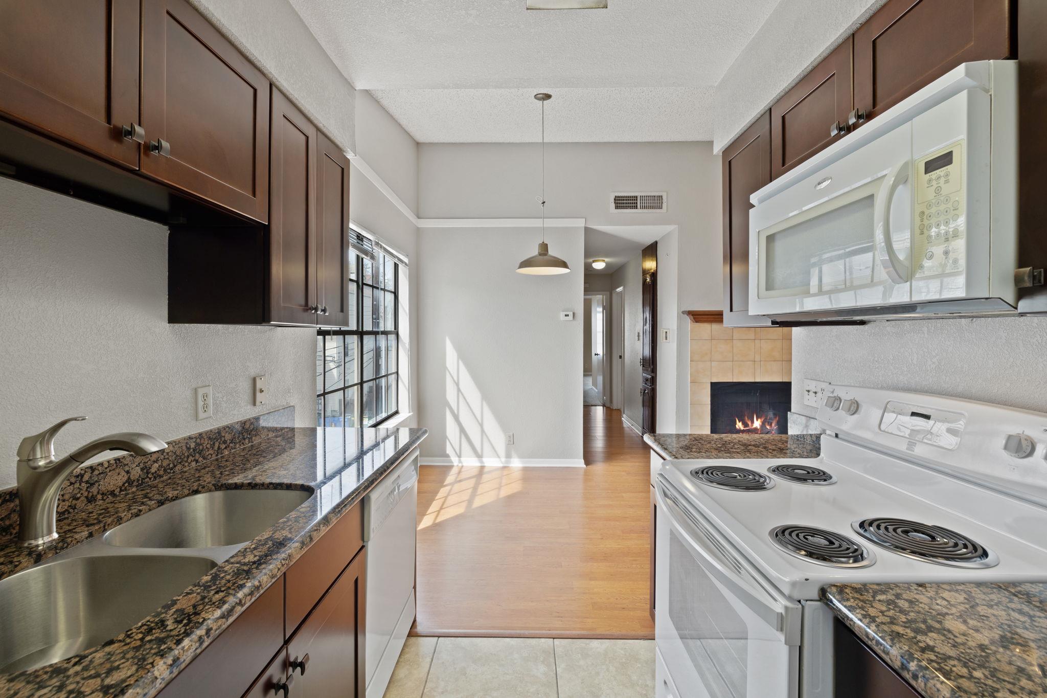 203 E 31st St # 308, Austin, TX 78705