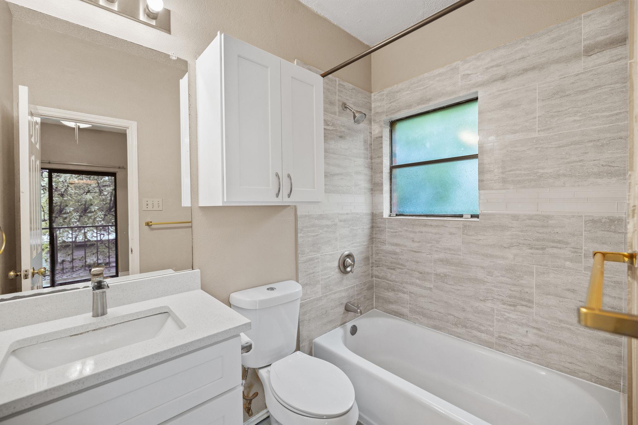 2706 SALADO St # 210, Austin, TX 78705