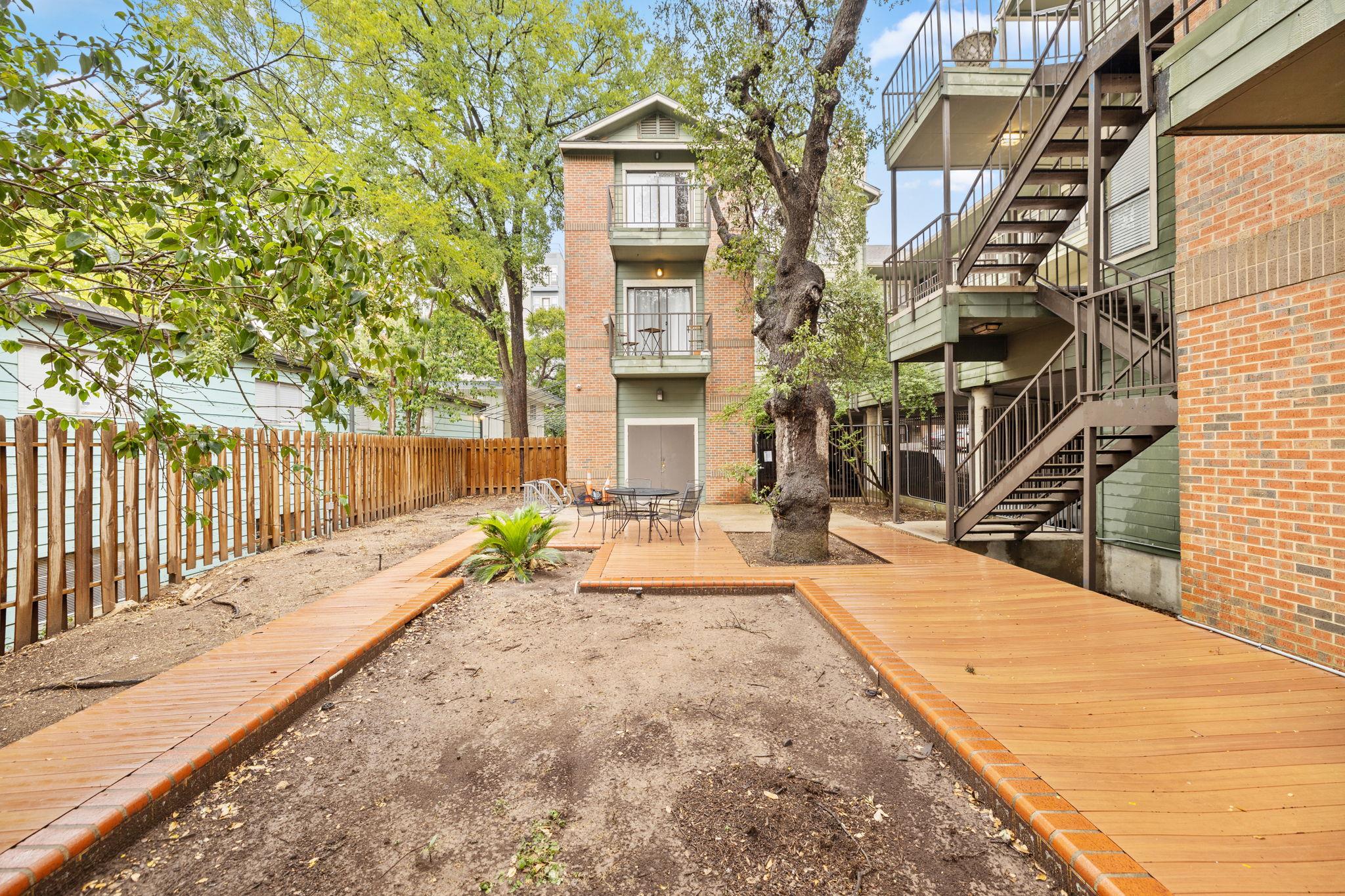 2706 SALADO St # 210, Austin, TX 78705
