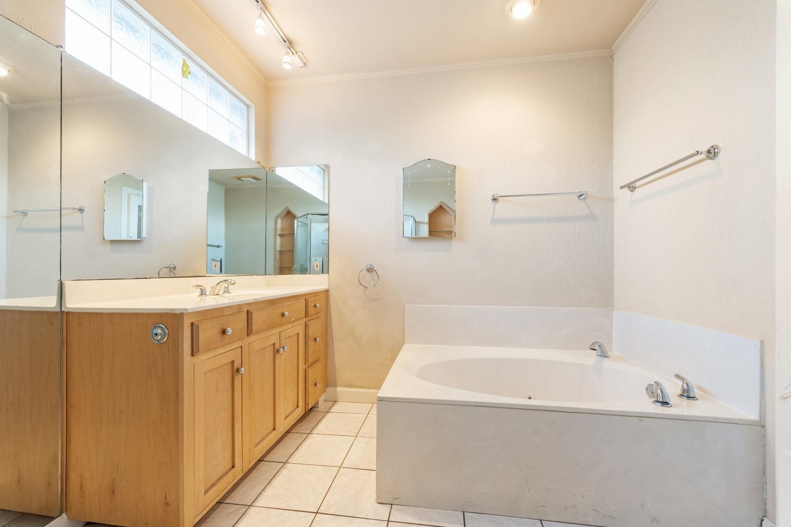 921 E 37th St # A, Austin, TX 78705