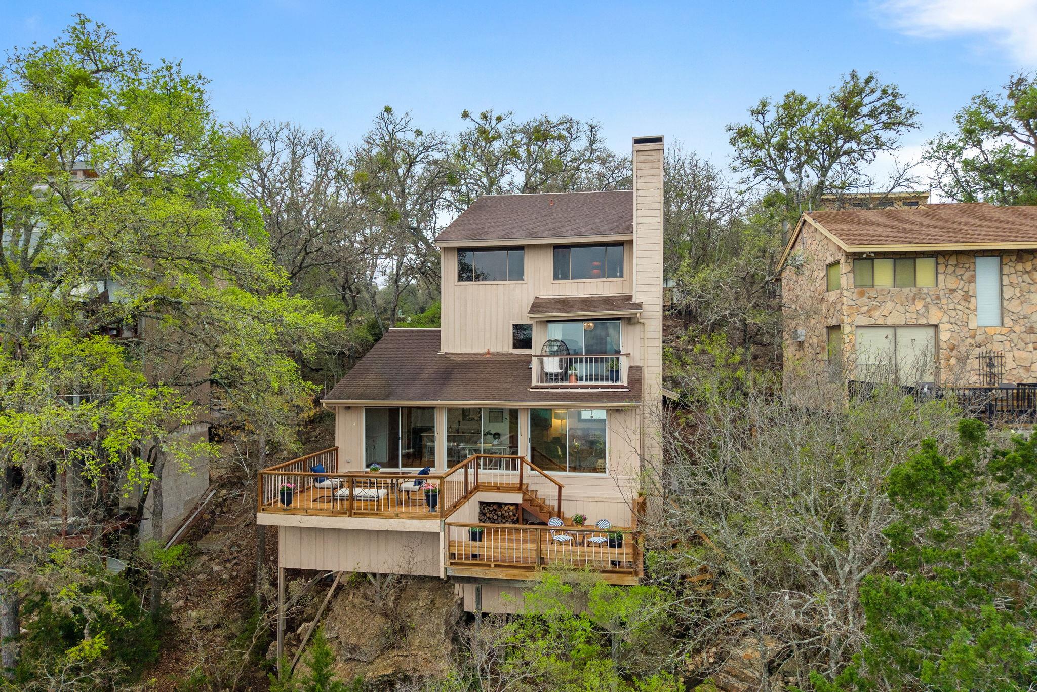 403 Coventry Rd, Spicewood, TX 78669