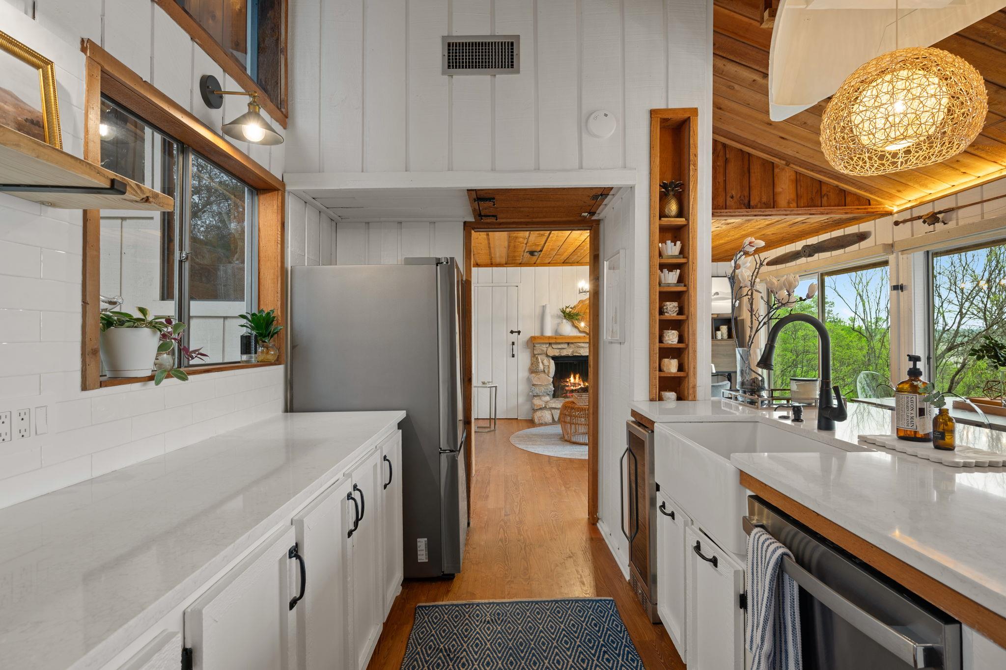 403 Coventry Rd, Spicewood, TX 78669