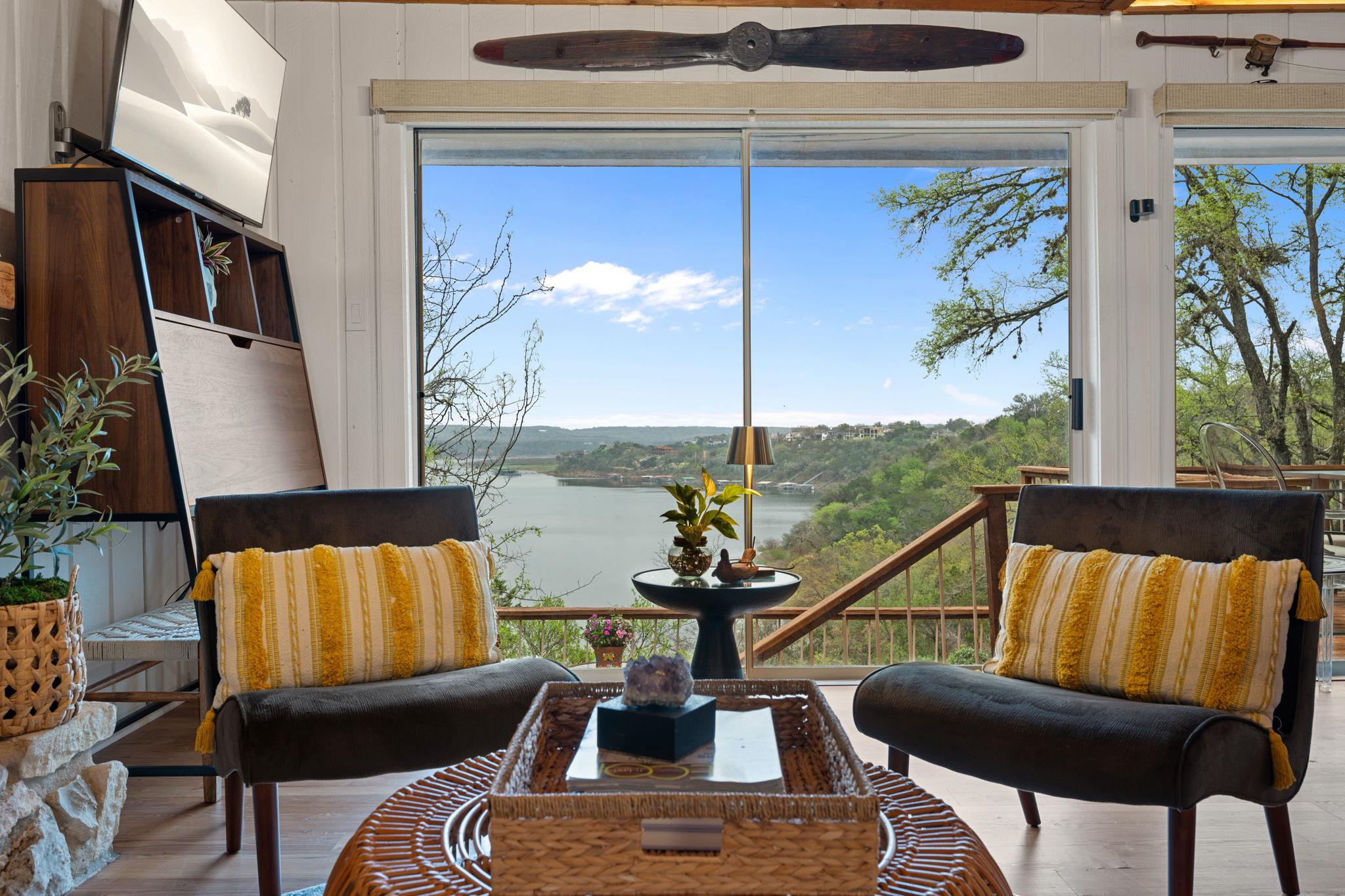 403 Coventry Rd, Spicewood, TX 78669