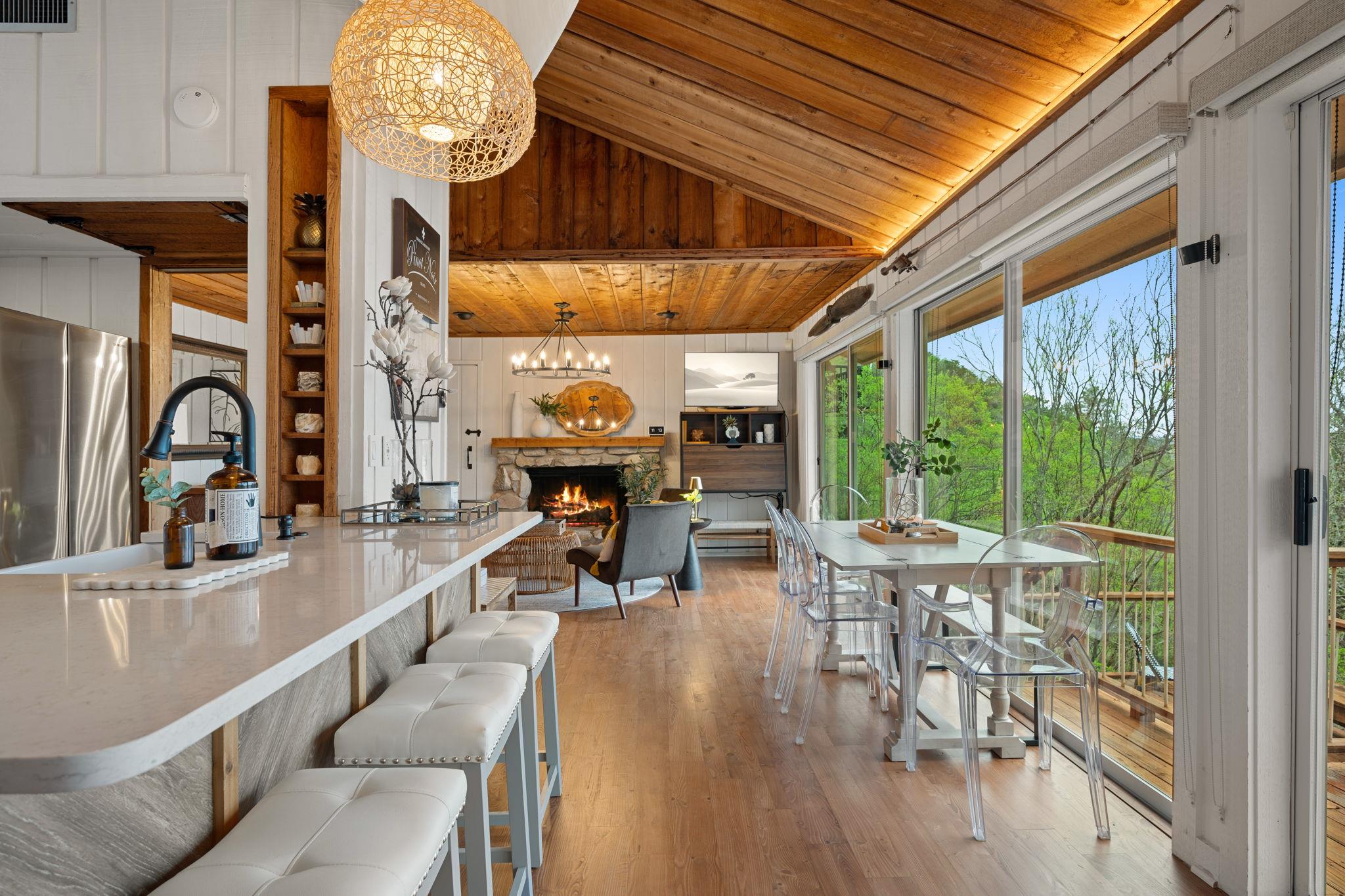 403 Coventry Rd, Spicewood, TX 78669