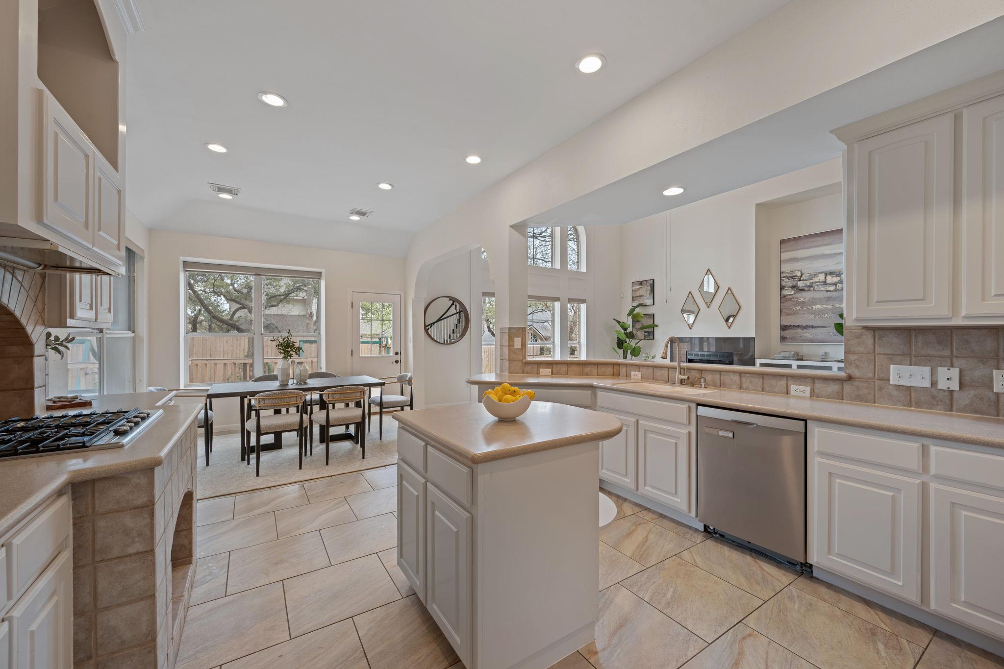 5813 Anselm Ct, Austin, TX 78739