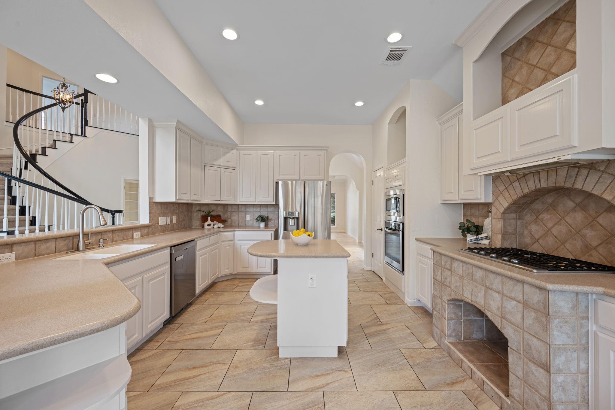 5813 Anselm Ct, Austin, TX 78739