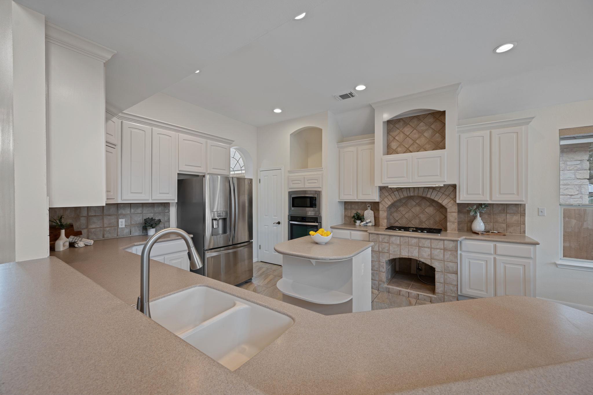 5813 Anselm Ct, Austin, TX 78739