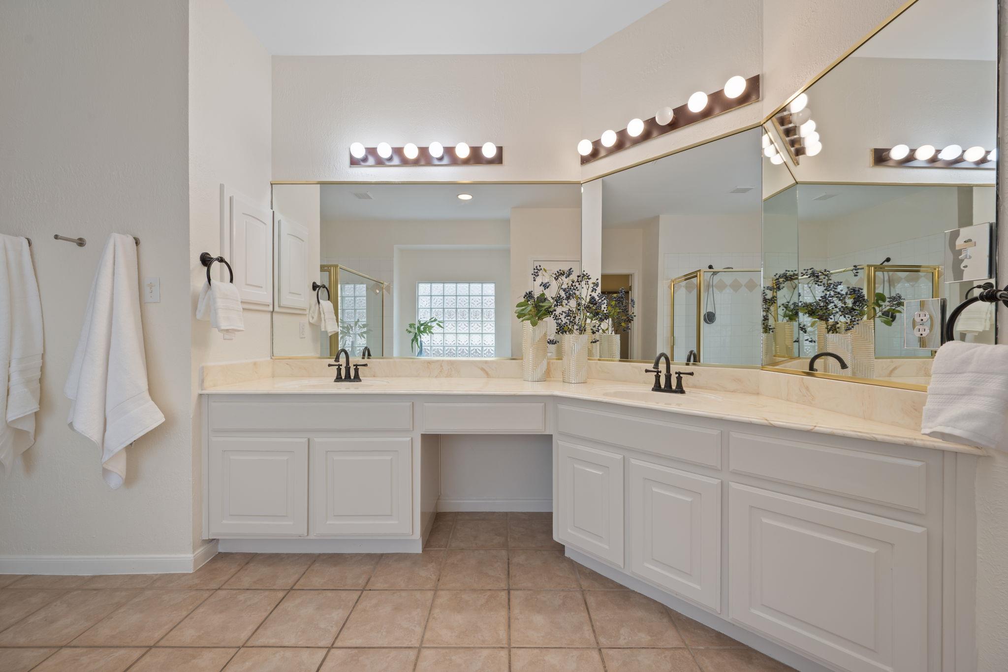 5813 Anselm Ct, Austin, TX 78739