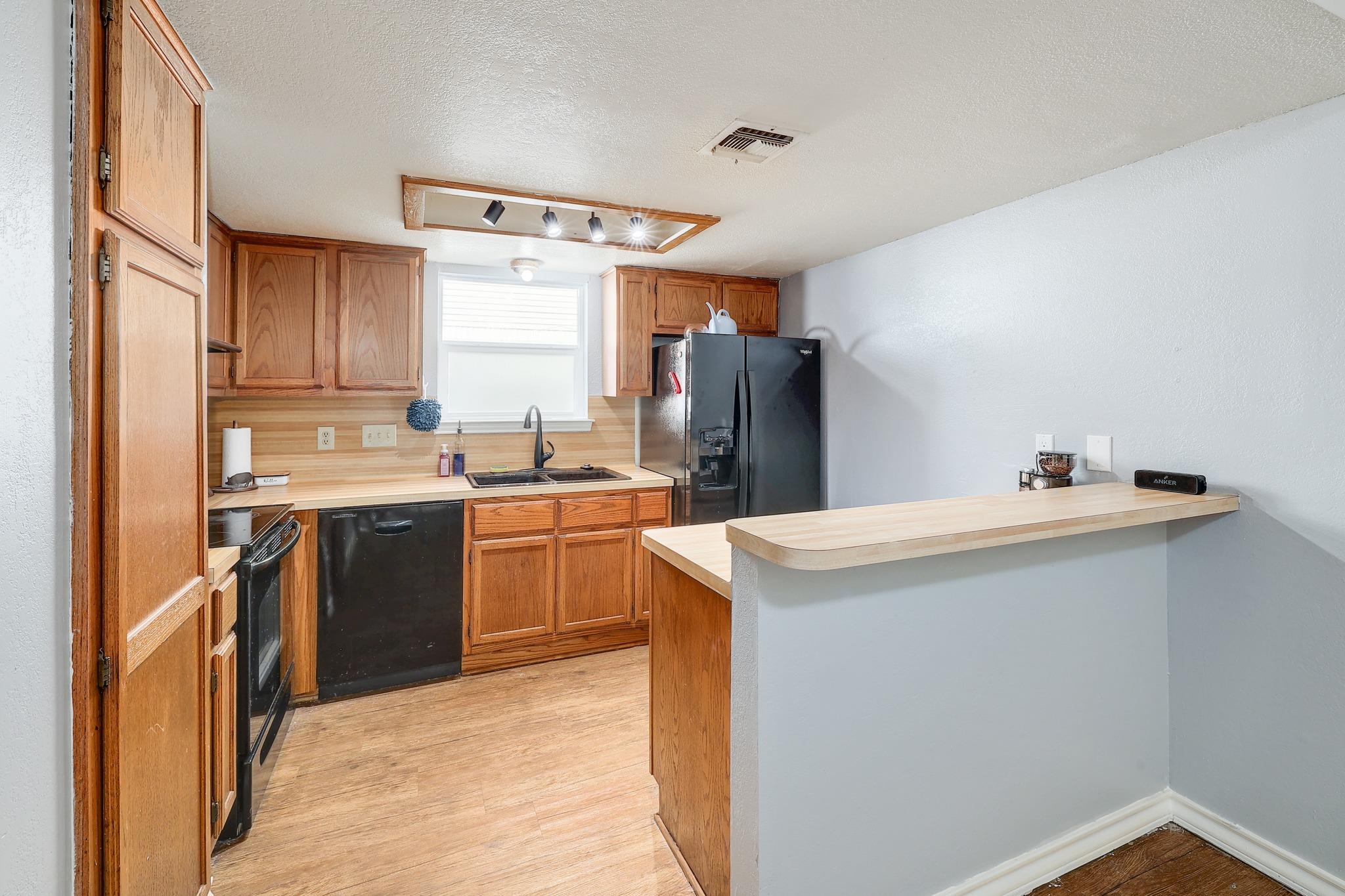 703 Valley View Dr # A & B, Pflugerville, TX 78660
