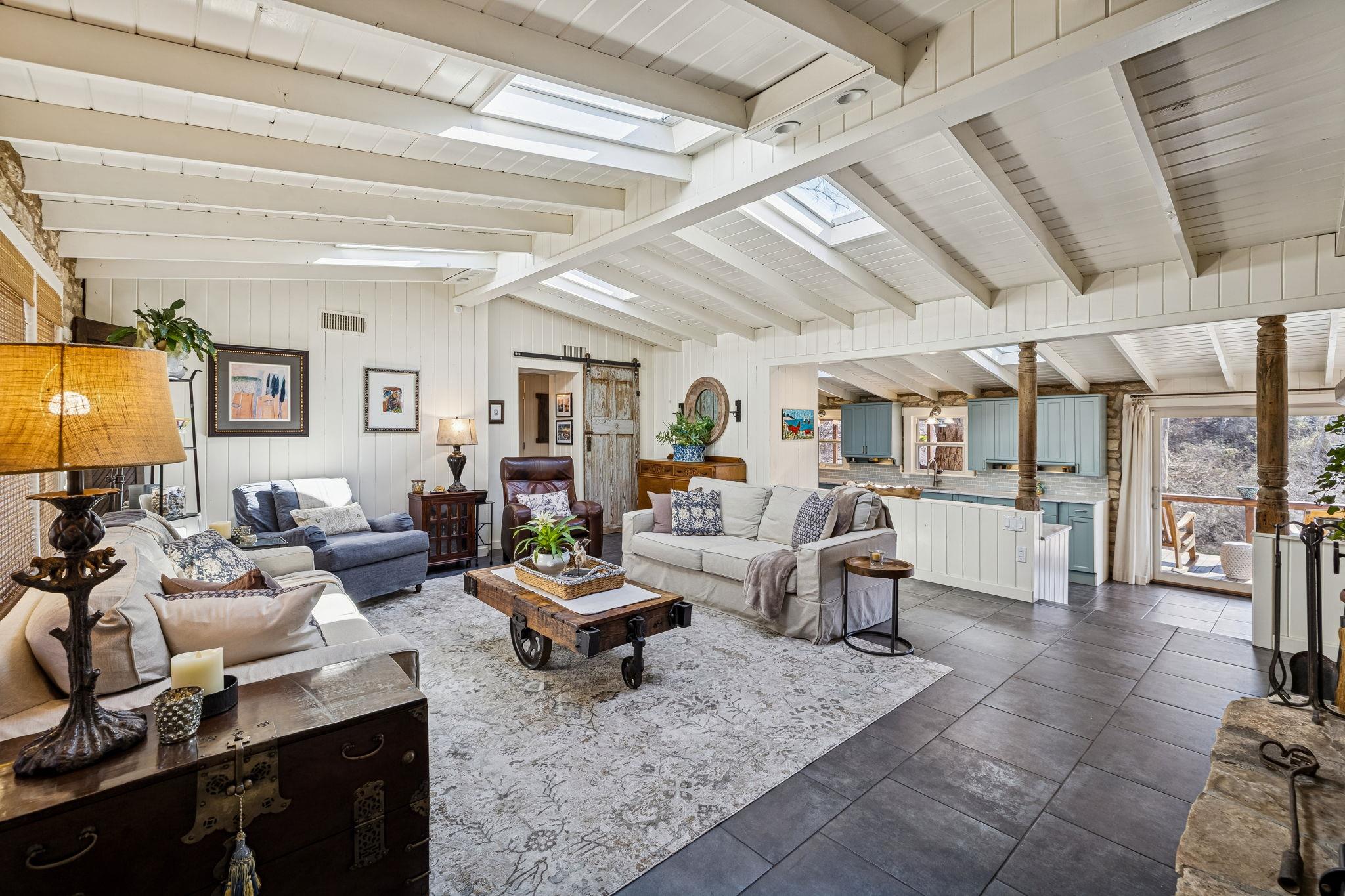 1520 Rocky River Rd, Canyon Lake, TX 78133