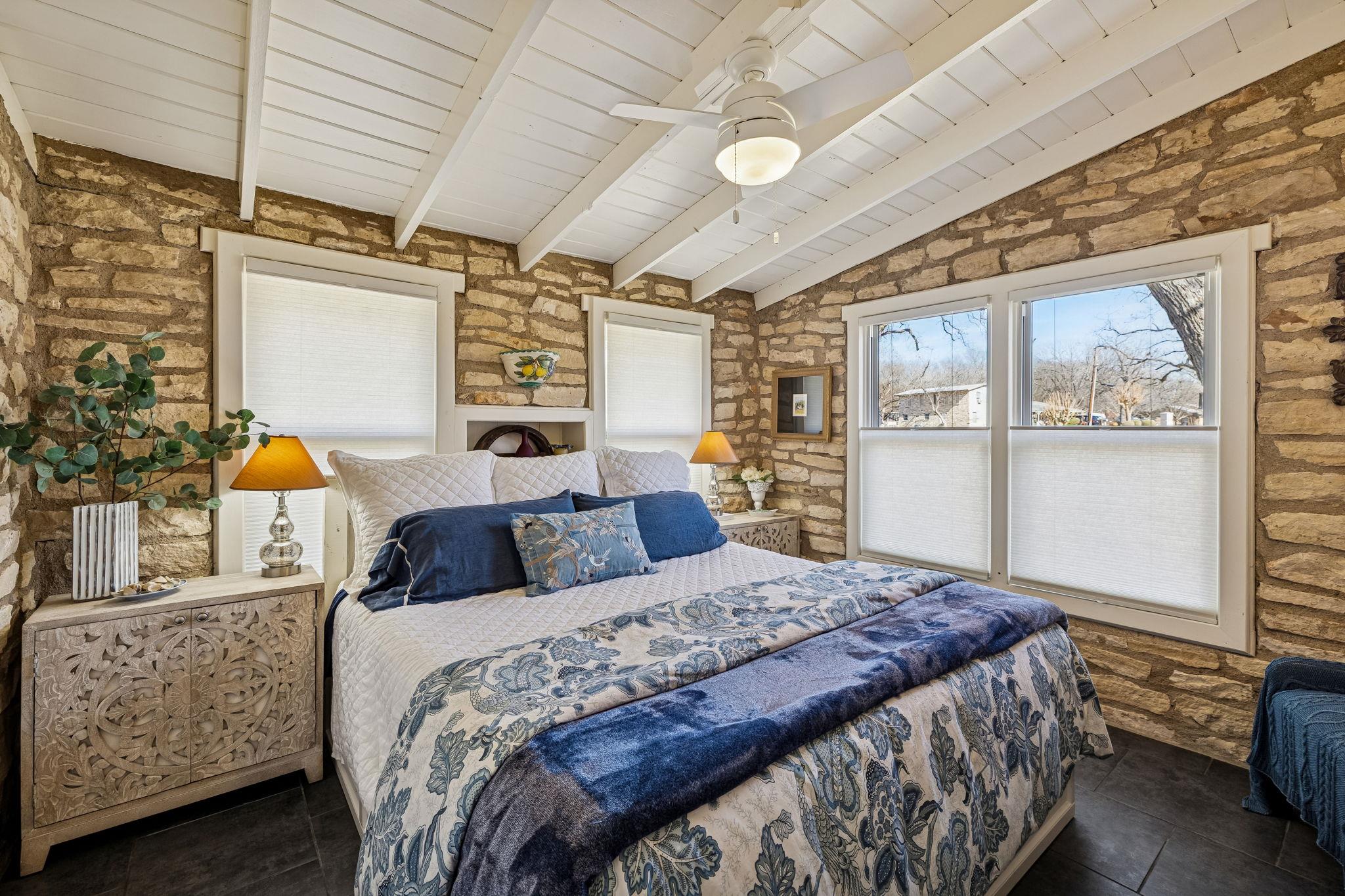 1520 Rocky River Rd, Canyon Lake, TX 78133