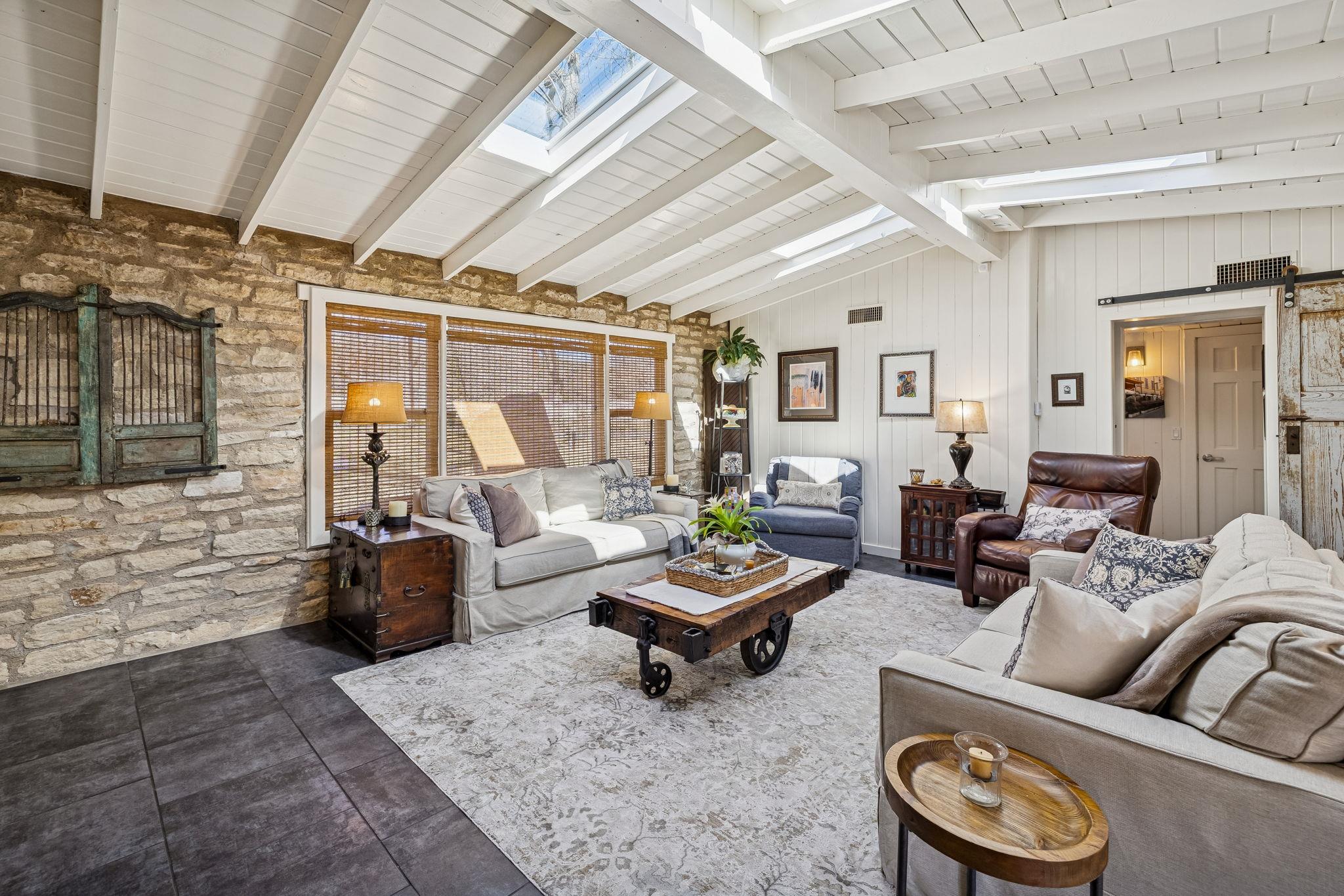 1520 Rocky River Rd, Canyon Lake, TX 78133