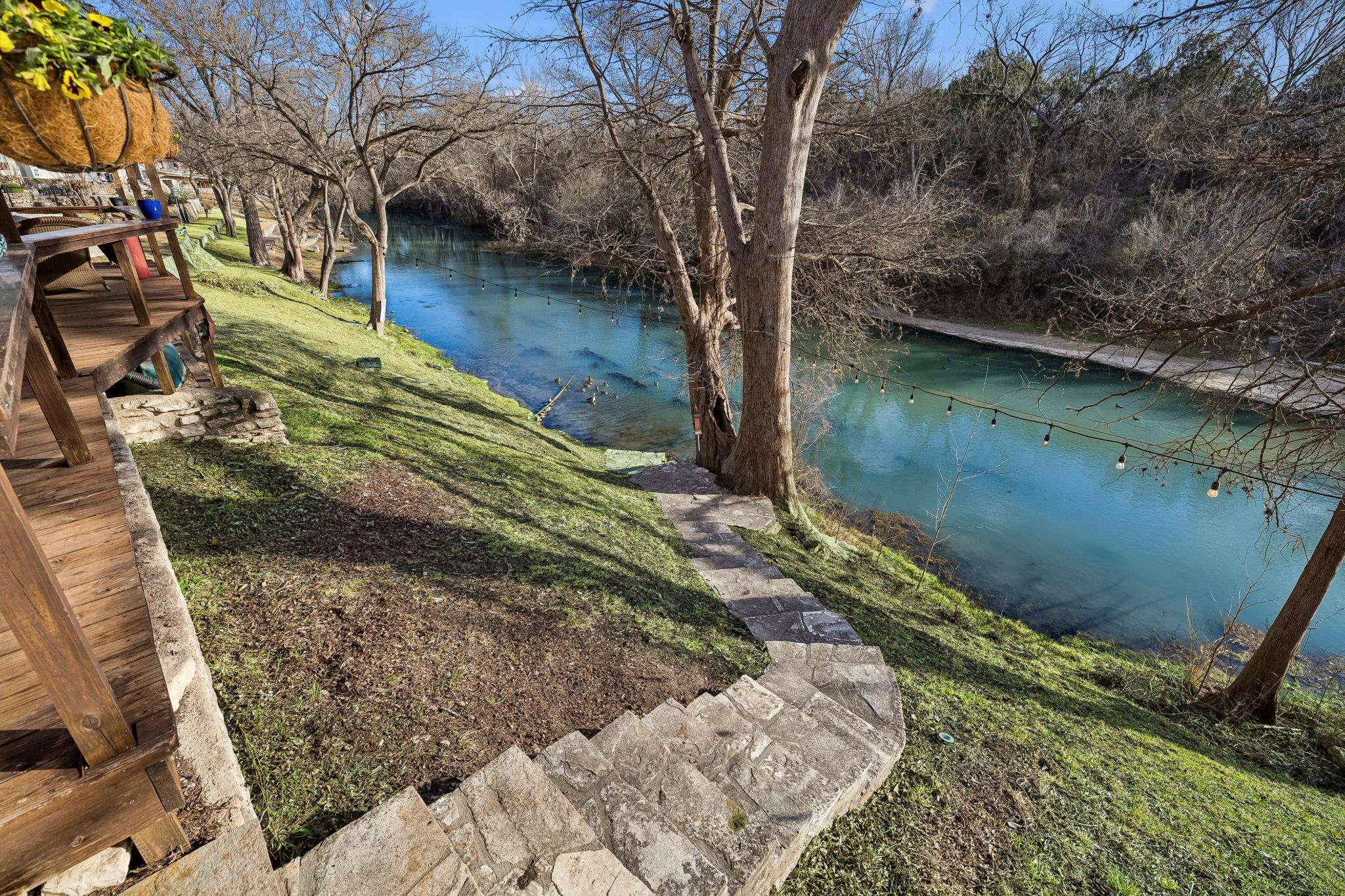 1520 Rocky River Rd, Canyon Lake, TX 78133