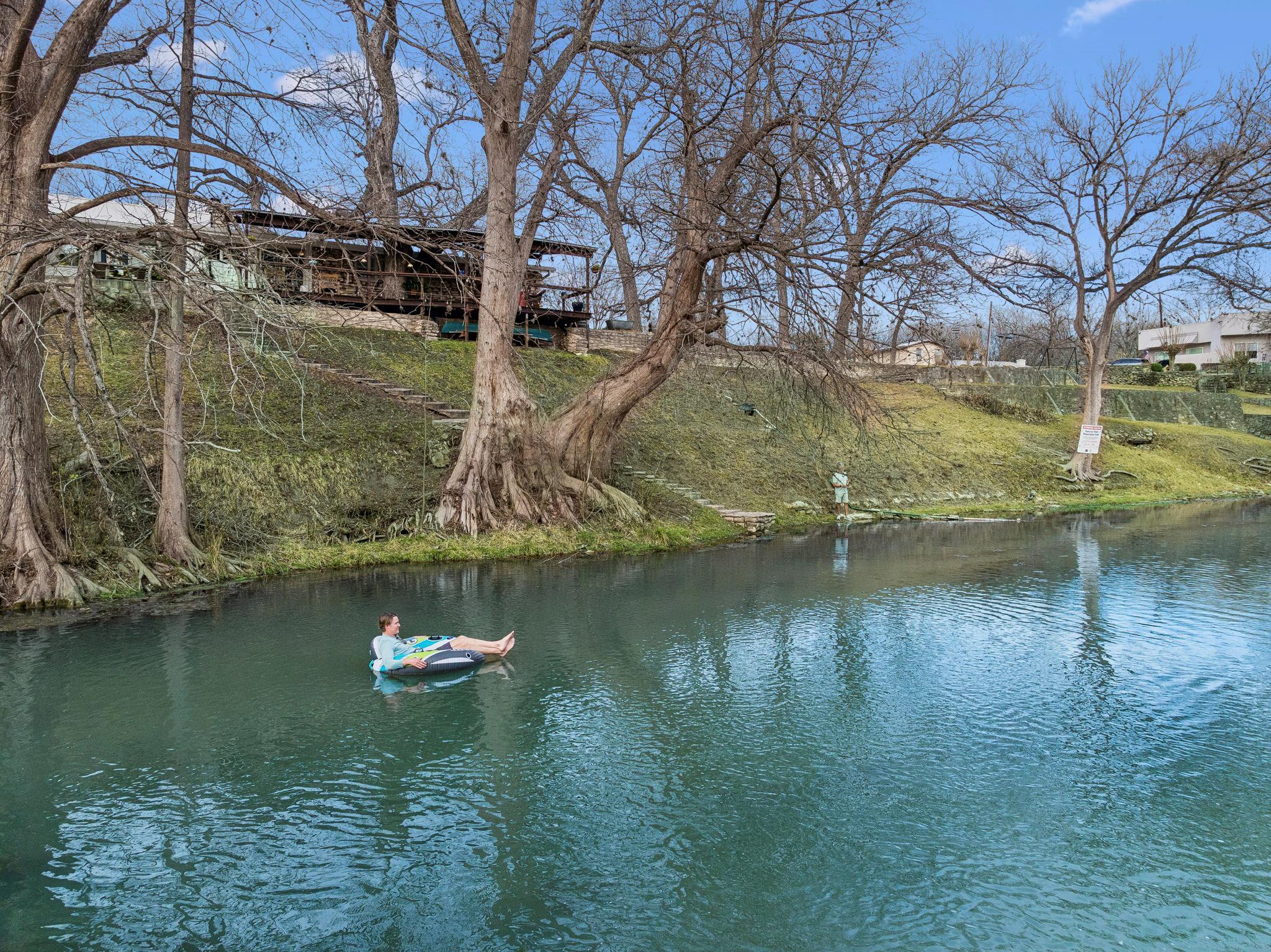 1520 Rocky River Rd, Canyon Lake, TX 78133