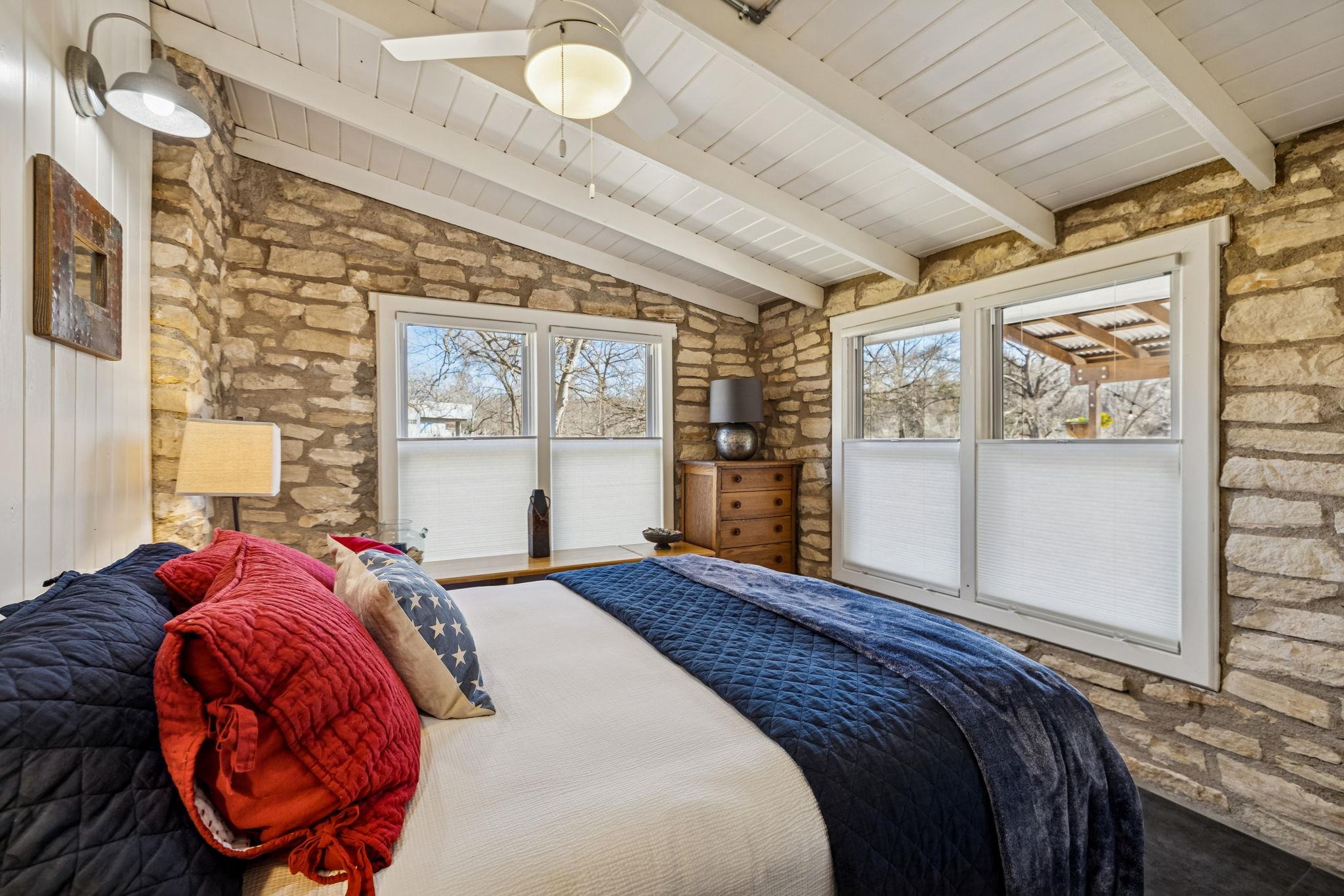 1520 Rocky River Rd, Canyon Lake, TX 78133