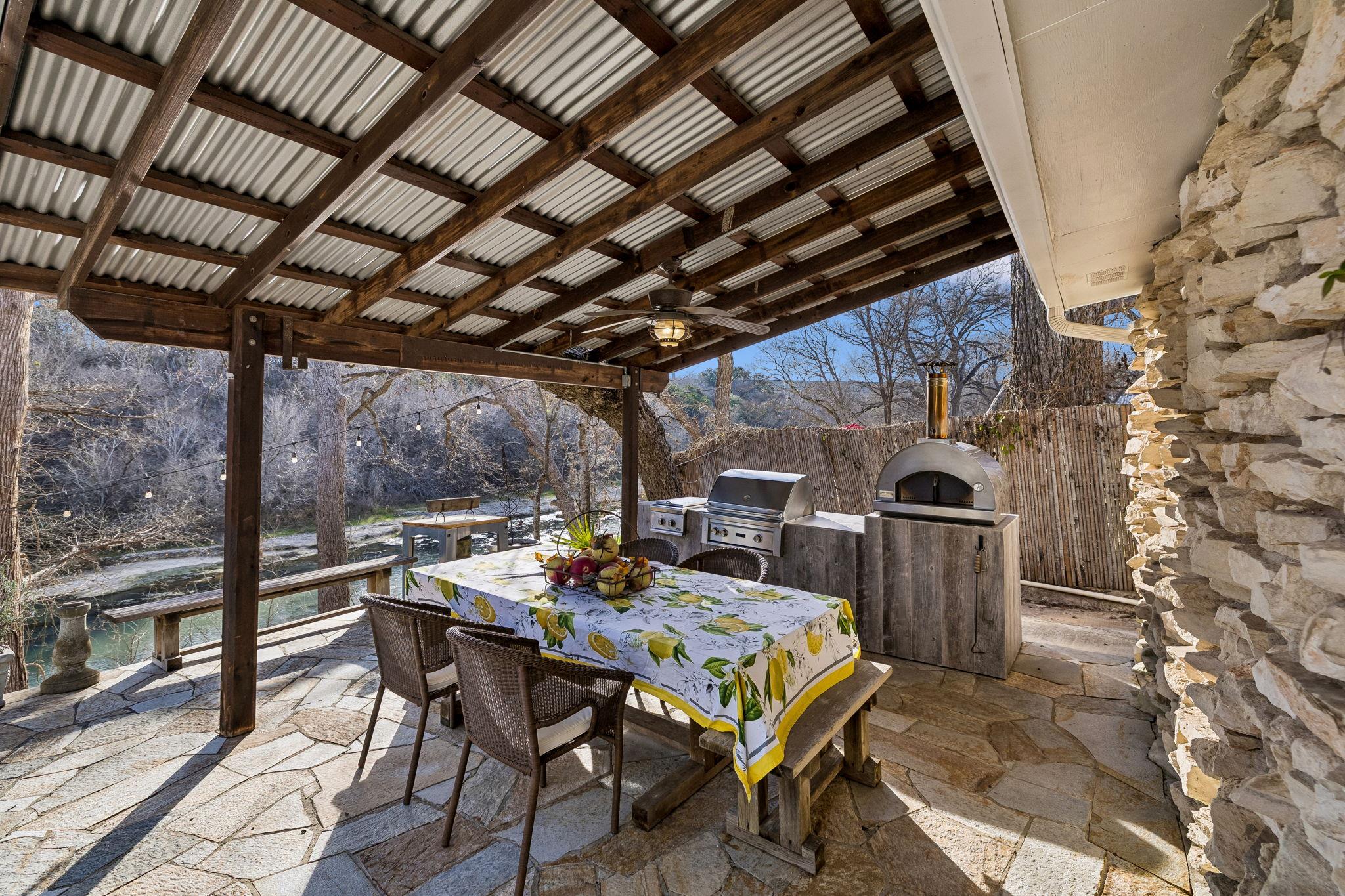 1520 Rocky River Rd, Canyon Lake, TX 78133