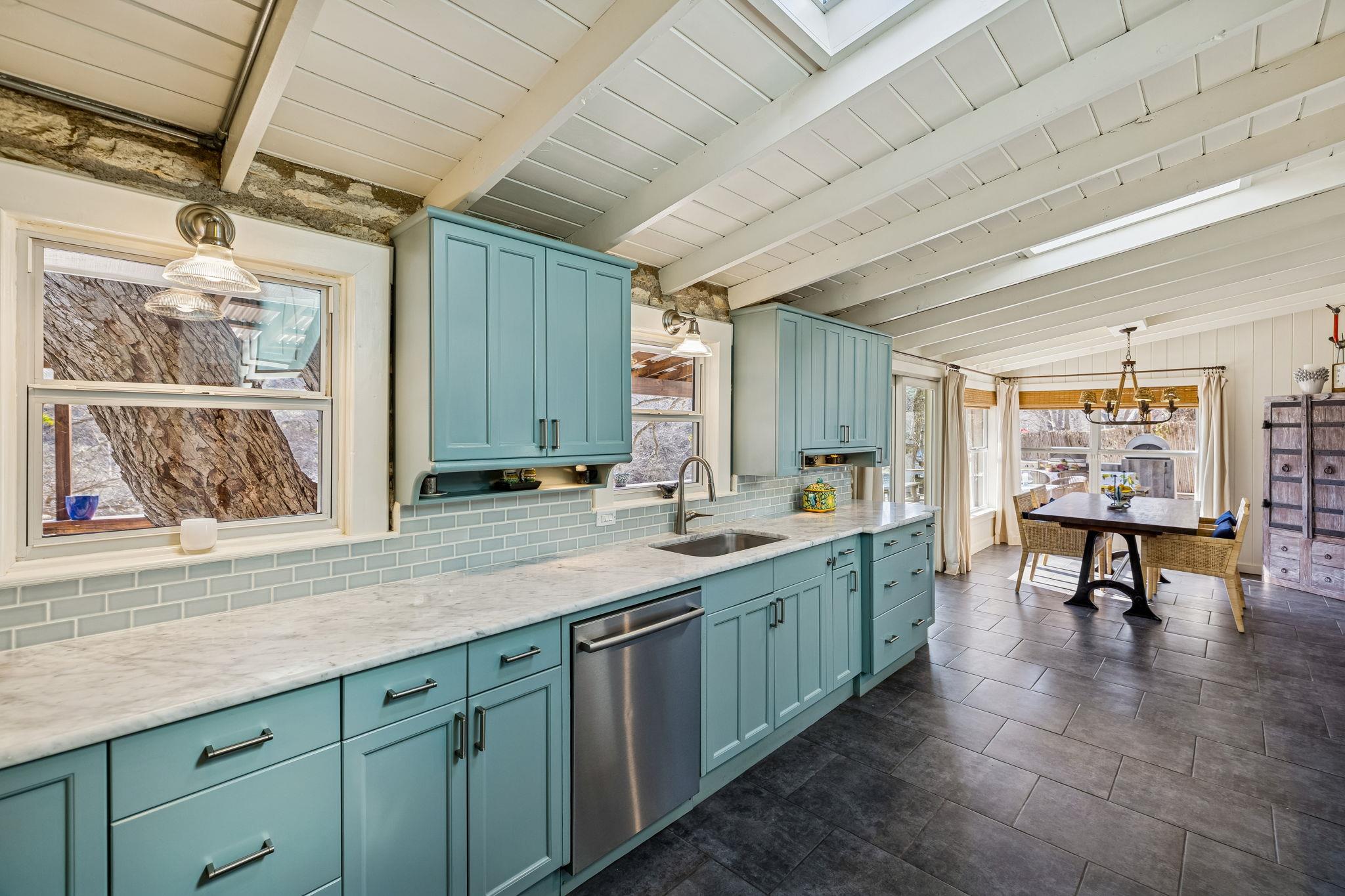 1520 Rocky River Rd, Canyon Lake, TX 78133