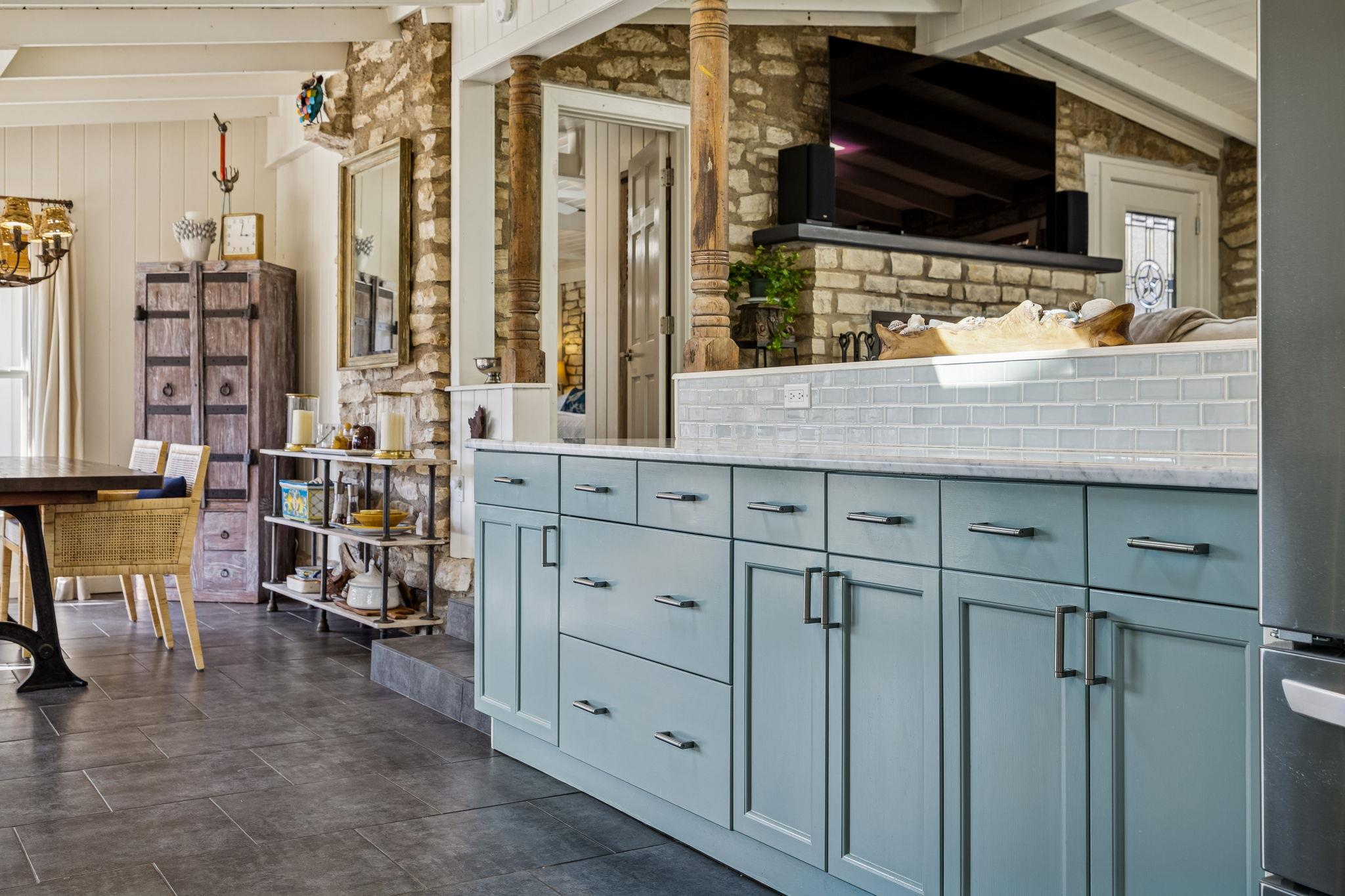 1520 Rocky River Rd, Canyon Lake, TX 78133