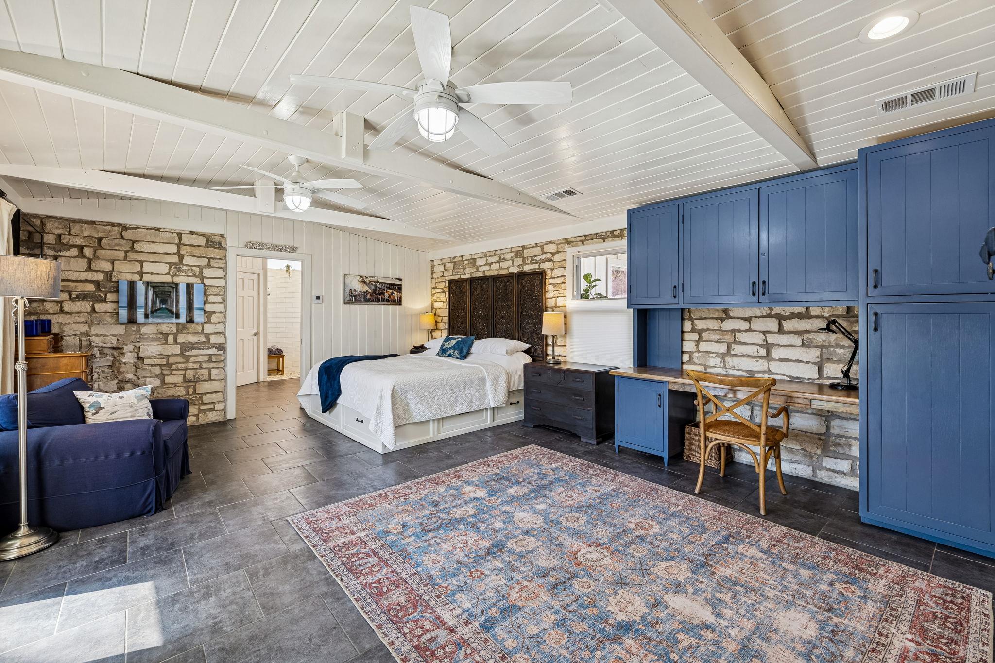 1520 Rocky River Rd, Canyon Lake, TX 78133