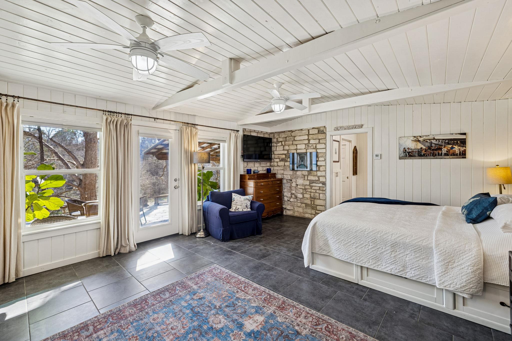 1520 Rocky River Rd, Canyon Lake, TX 78133