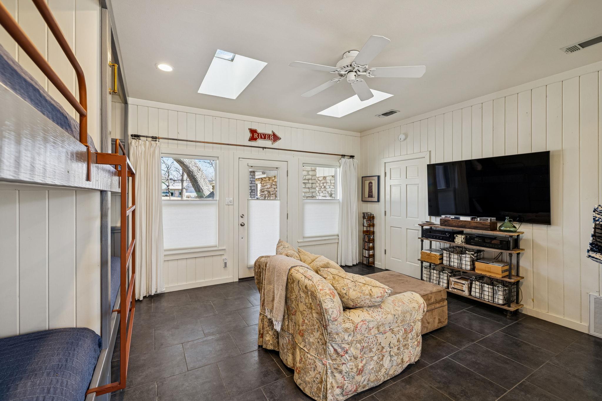 1520 Rocky River Rd, Canyon Lake, TX 78133