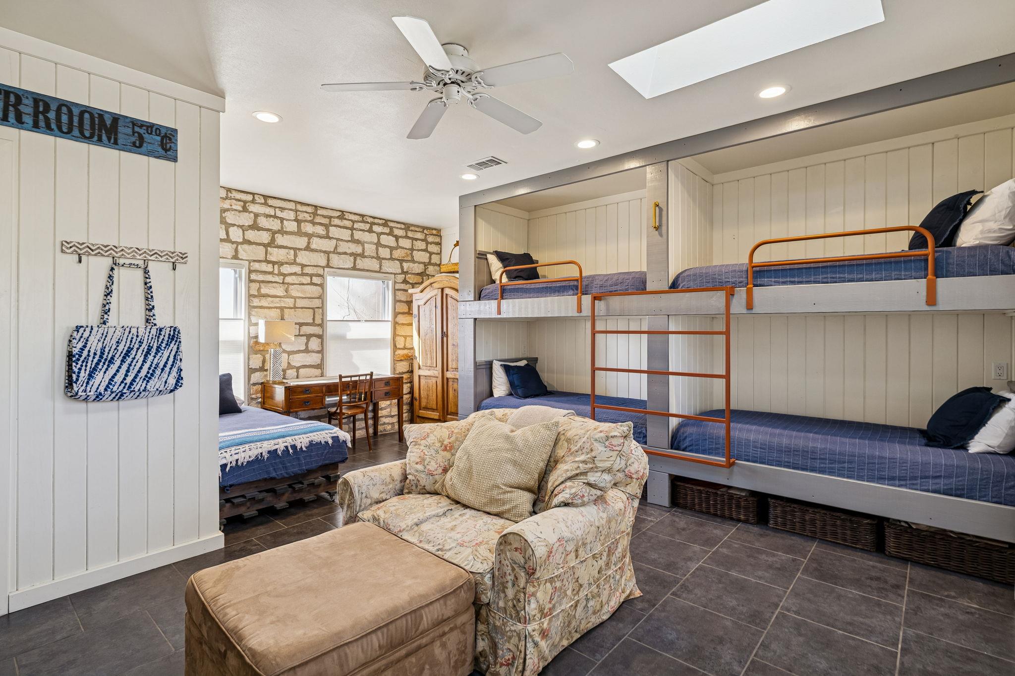 1520 Rocky River Rd, Canyon Lake, TX 78133