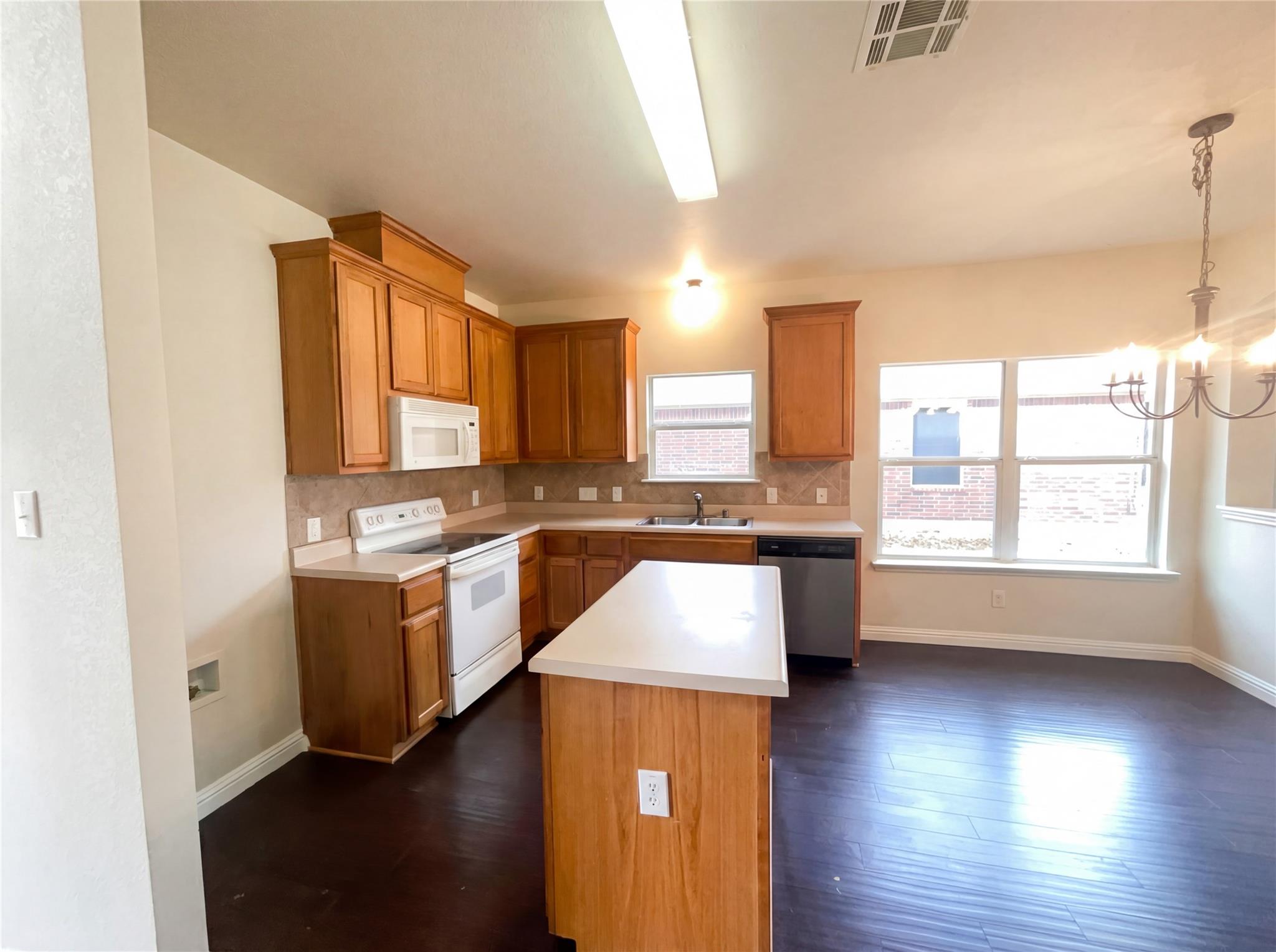 128 Inman Dr, Hutto, TX 78634