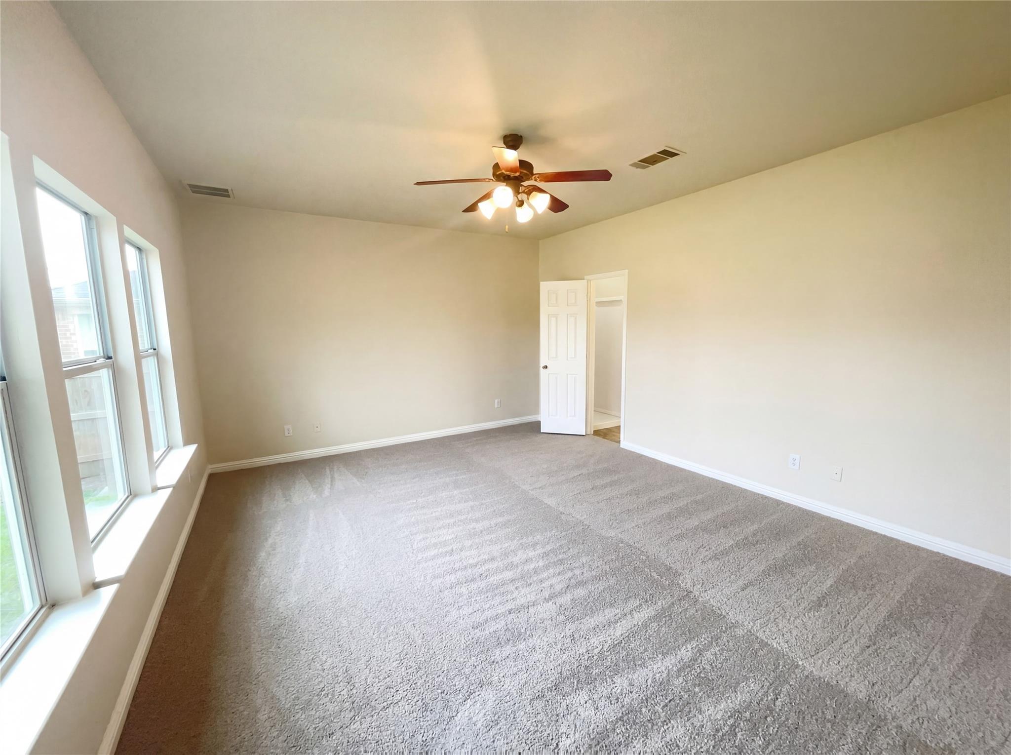 128 Inman Dr, Hutto, TX 78634