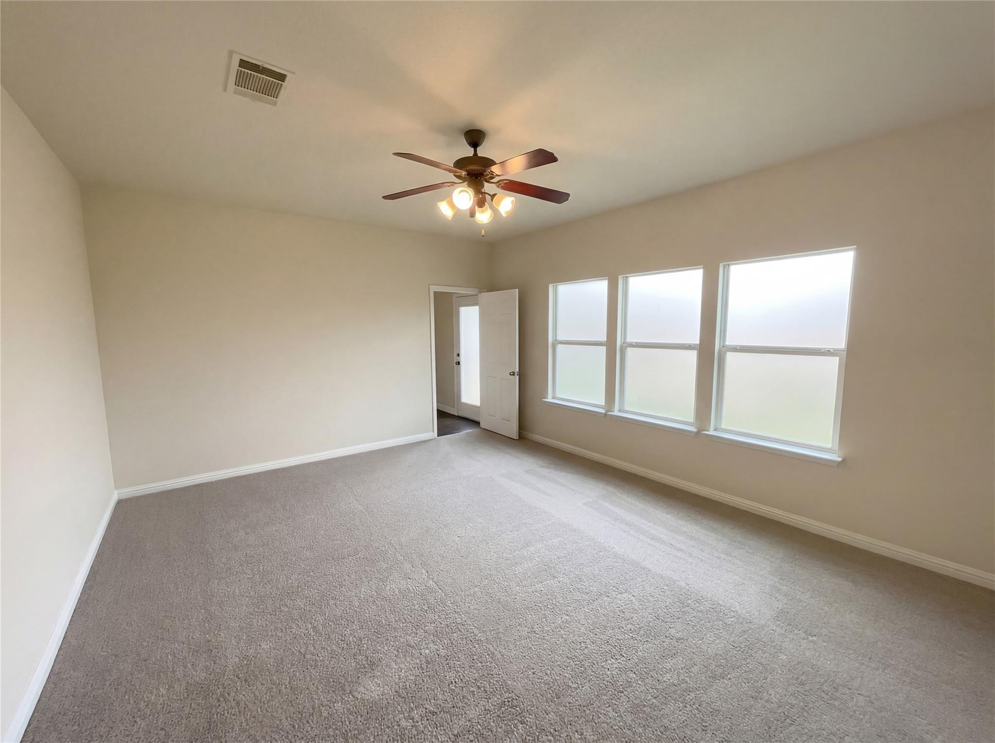 128 Inman Dr, Hutto, TX 78634