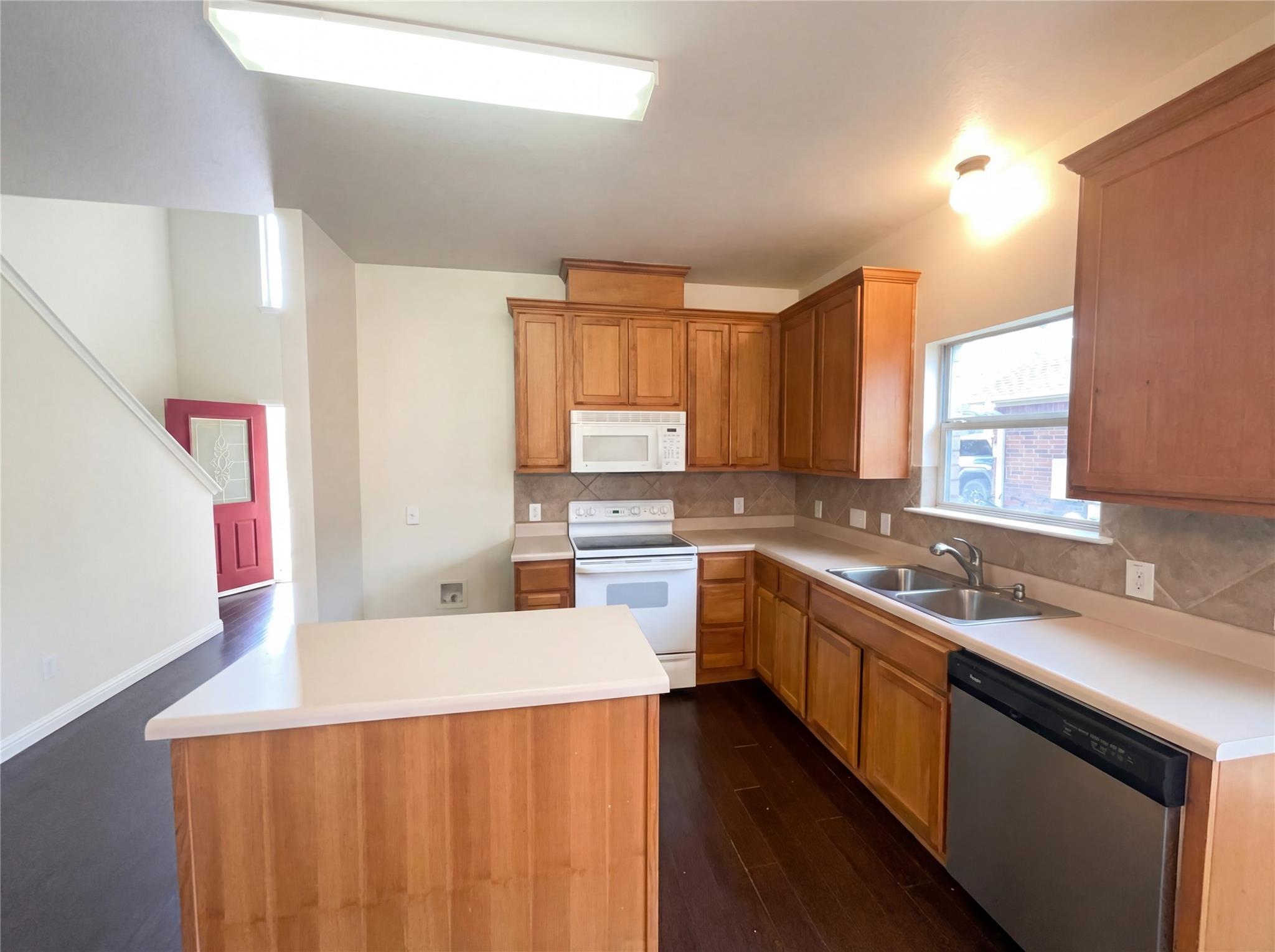 128 Inman Dr, Hutto, TX 78634